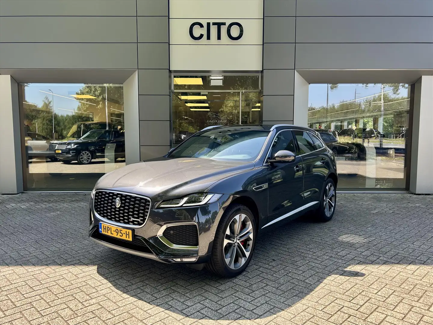 Jaguar F-Pace P400e AWD PHEV R-Dynamic SE Gri - 1