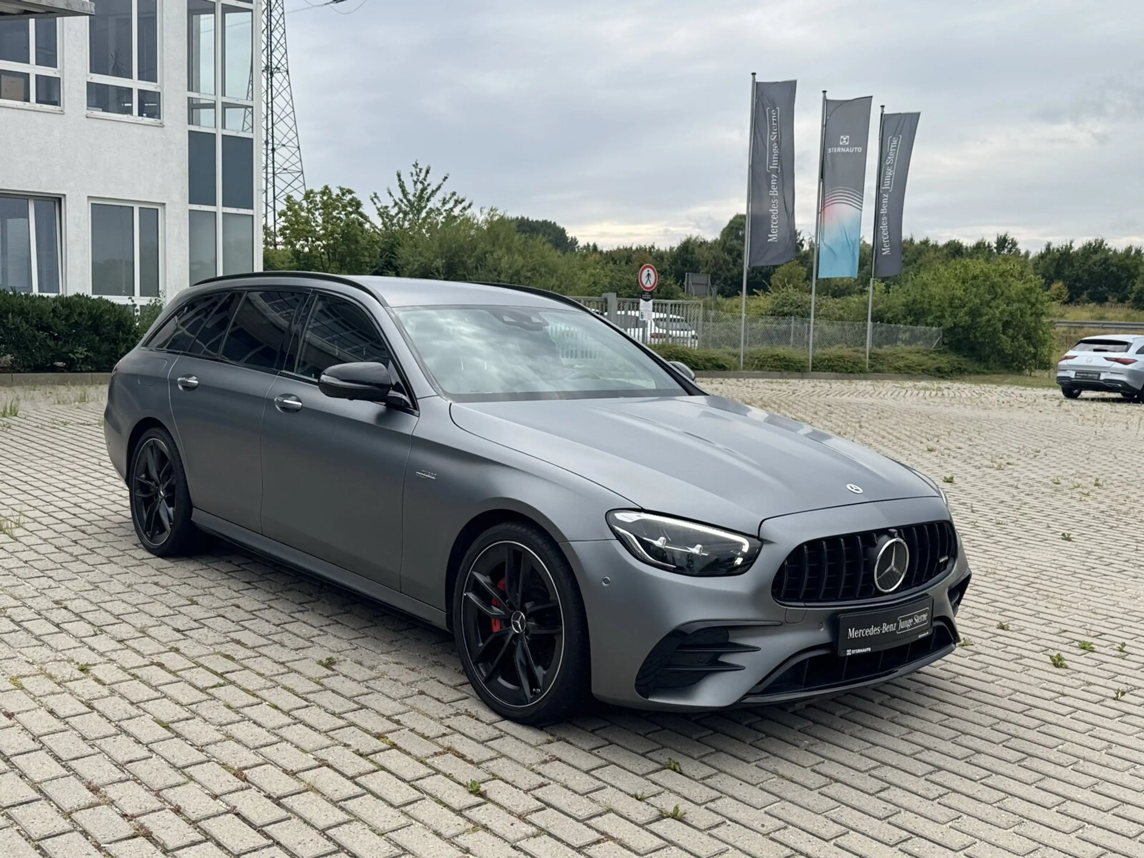Mercedes-Benz E 53 AMG E 53 4M T Distr Standh 360 LED Dyn PLus Night Navi — photo 3
