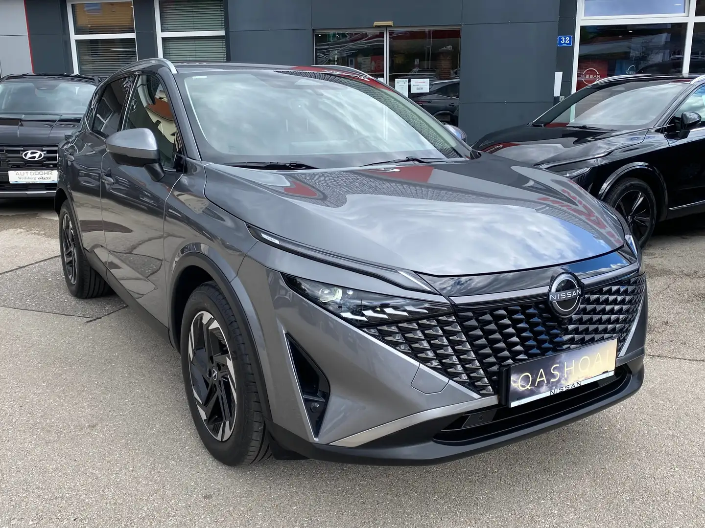 Nissan Qashqai Qashqai 1,3 DIG-T MHEV 4x4 N-Connecta Xtronic Grau - 2