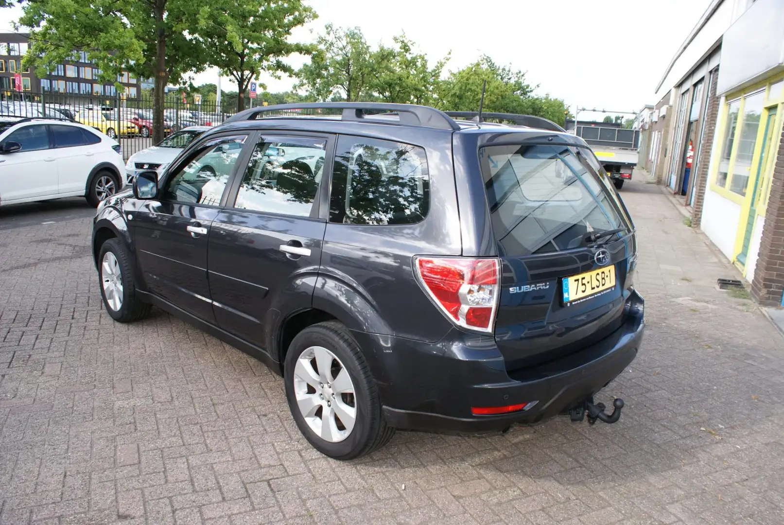 Subaru Forester 2.0 D X Comfort Grijs - 2