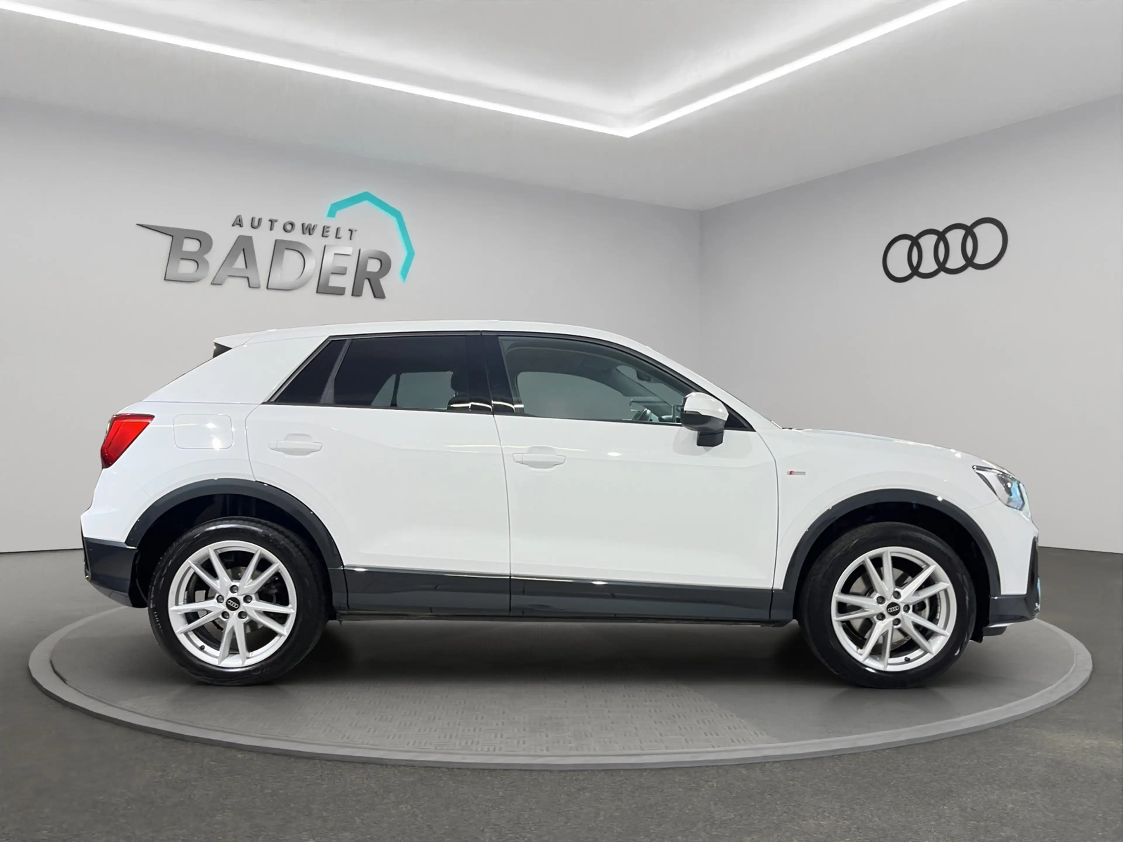 Audi Q2 2.0TDI quattro S Line AmbL MultiCam LED — photo 7