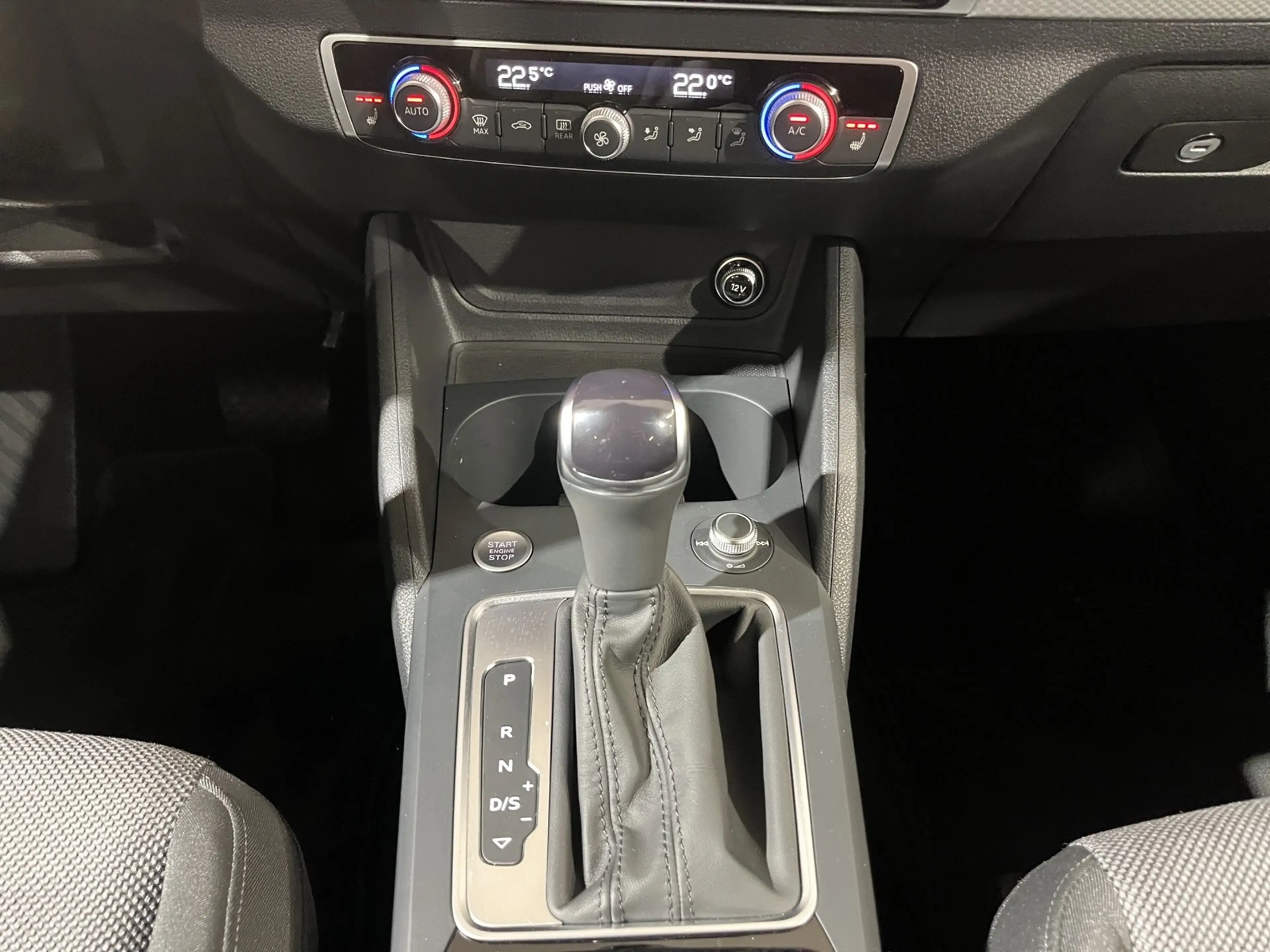 Audi Q2 2.0TDI quattro S Line AmbL MultiCam LED — photo 15