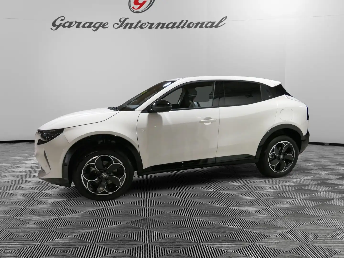 Alfa Romeo Junior Junior 1.2 145 CV Hybrid eDCT6 Q4 Bianco - 1