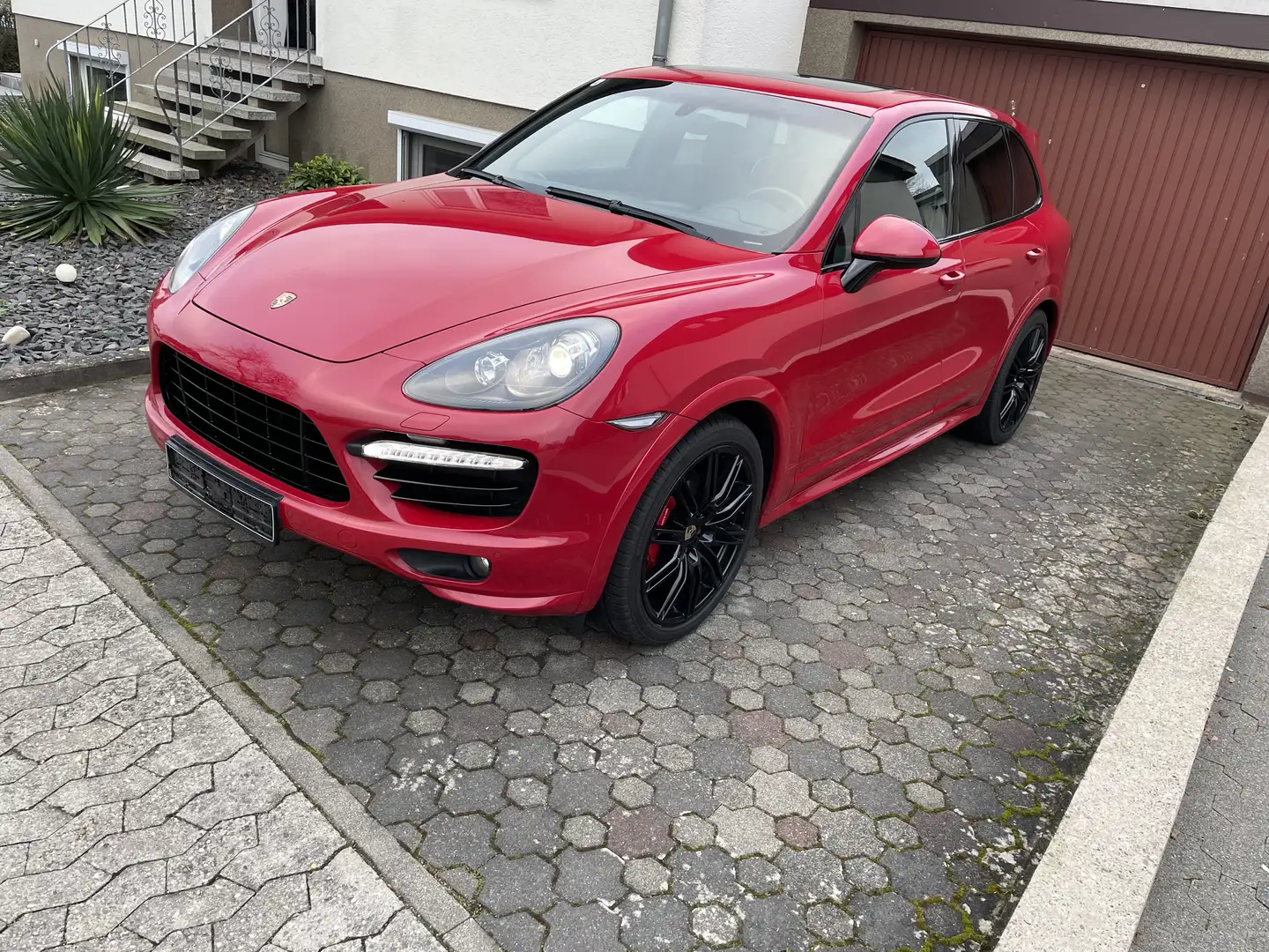 Porsche Cayenne GTS aus 2. HAND mit 23 Zoll Rot - 1