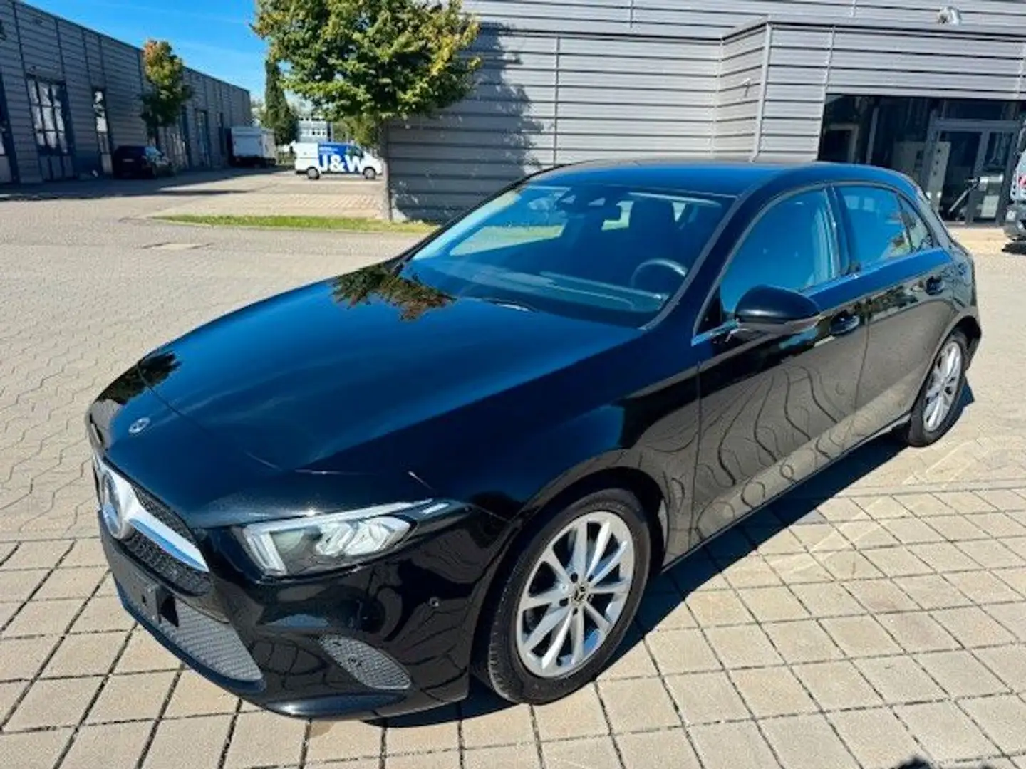 Mercedes-Benz A 200 d  LED / NAVI / Kamera / 1.Hand Schwarz - 1
