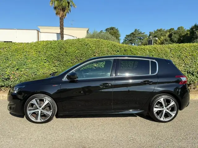 Peugeot 308 view 3