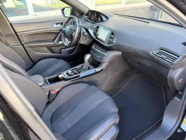 Peugeot 308 view 17
