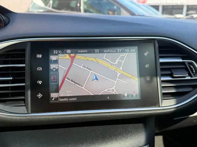 Peugeot 308 view 11