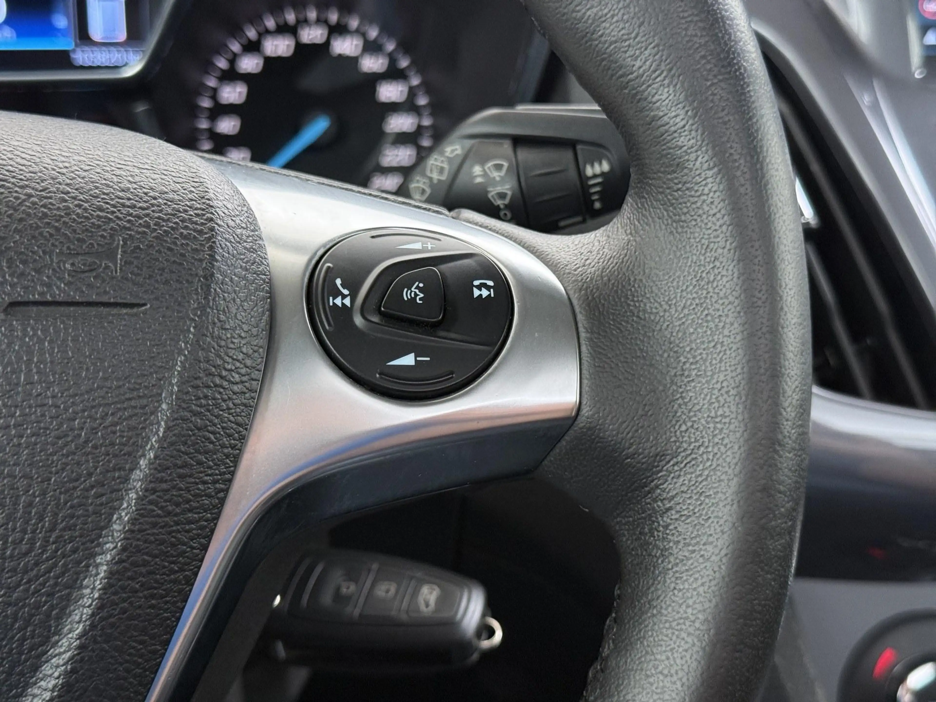 Ford Tourneo Connect 1.0 EcoBoost Titanium — photo 19