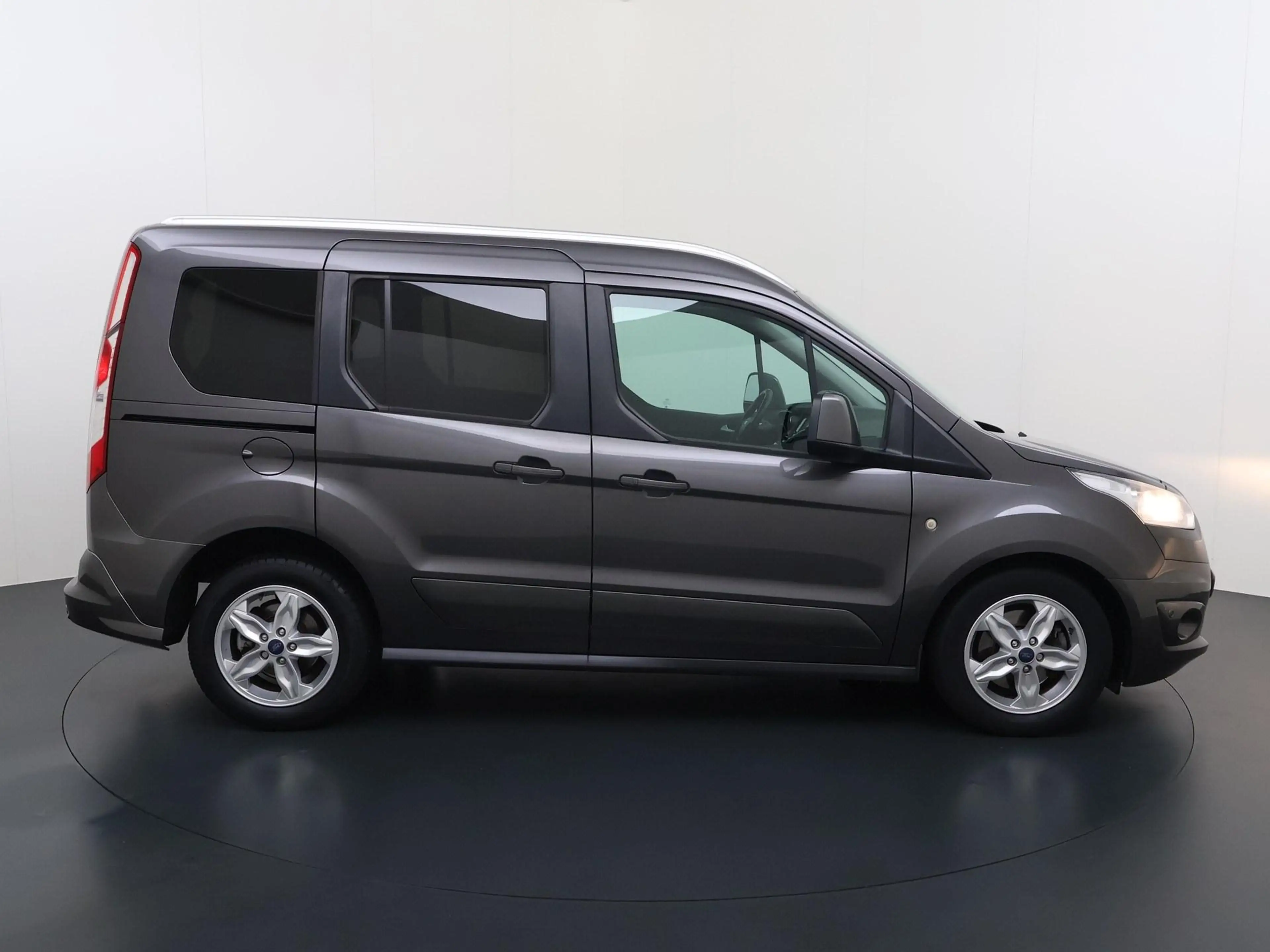 Ford Tourneo Connect 1.0 EcoBoost Titanium — photo 5