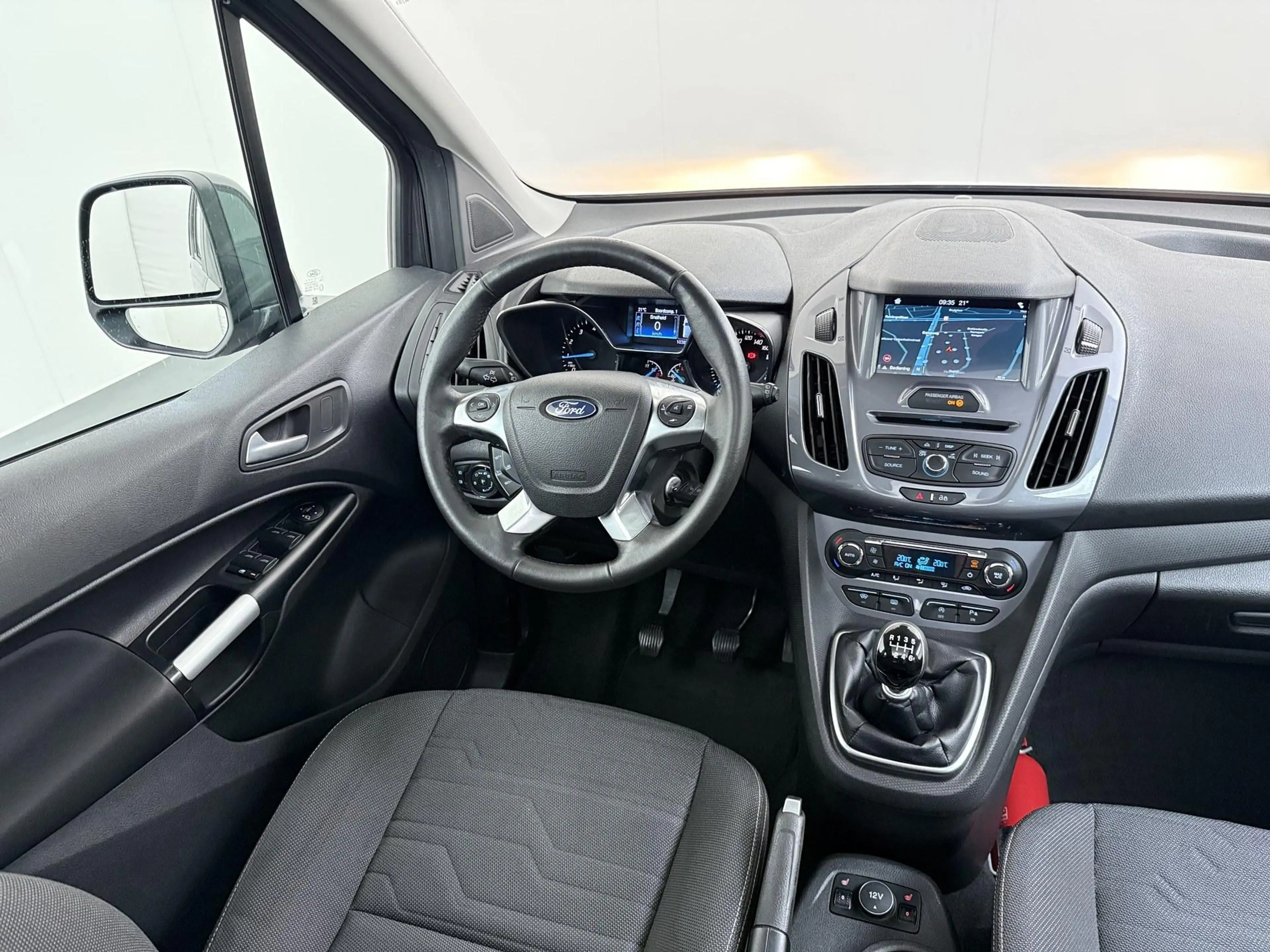 Ford Tourneo Connect 1.0 EcoBoost Titanium — photo 9