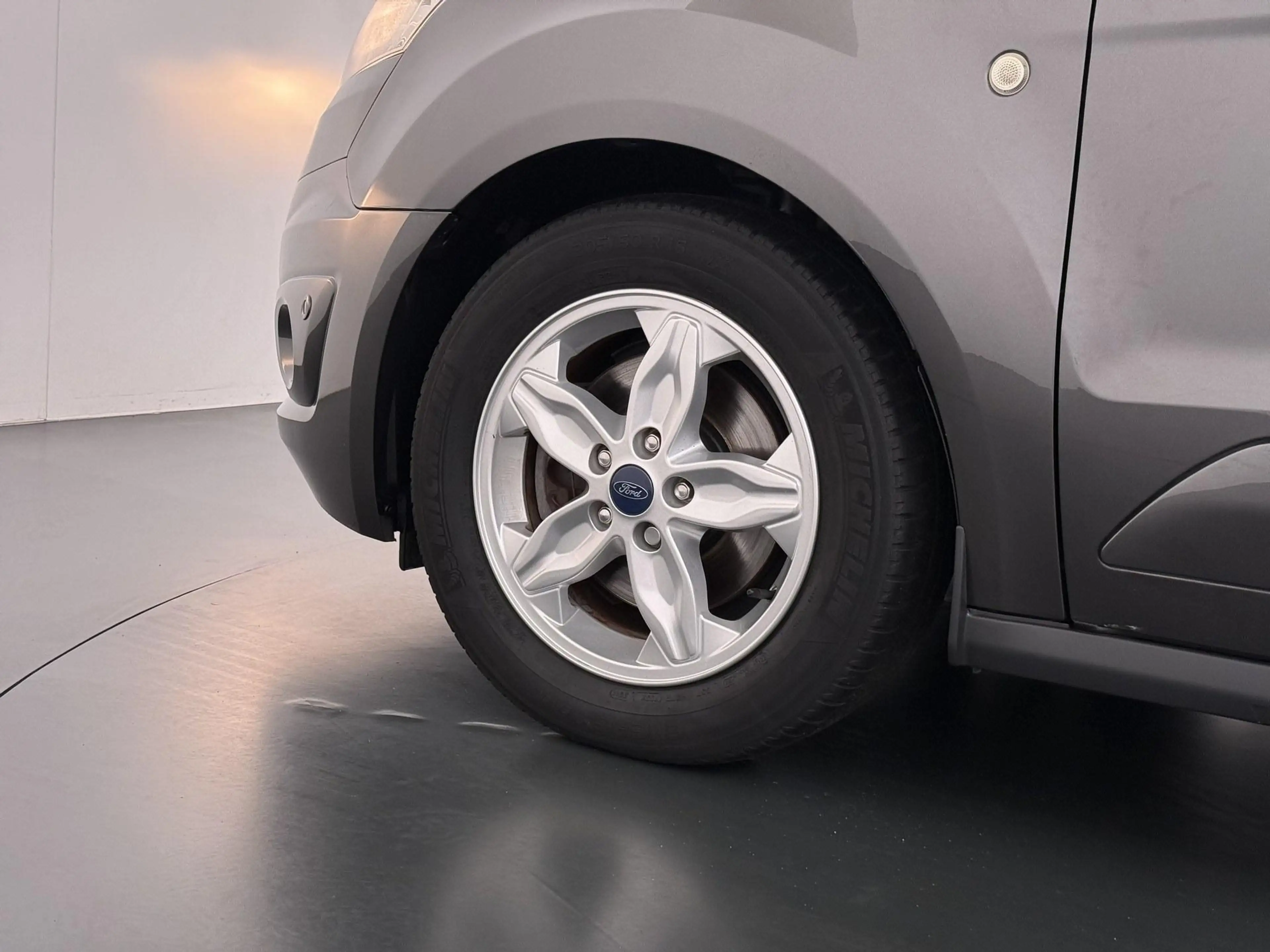 Ford Tourneo Connect 1.0 EcoBoost Titanium — photo 22