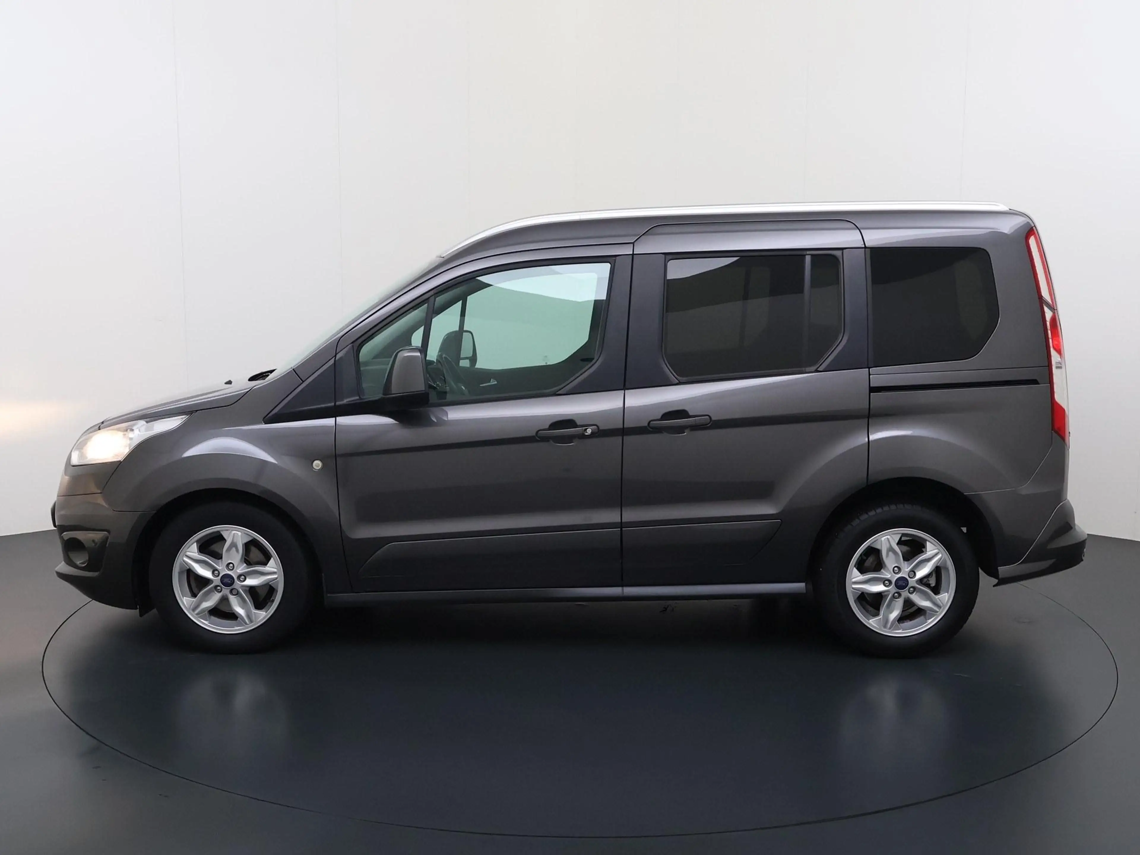 Ford Tourneo Connect 1.0 EcoBoost Titanium — photo 2