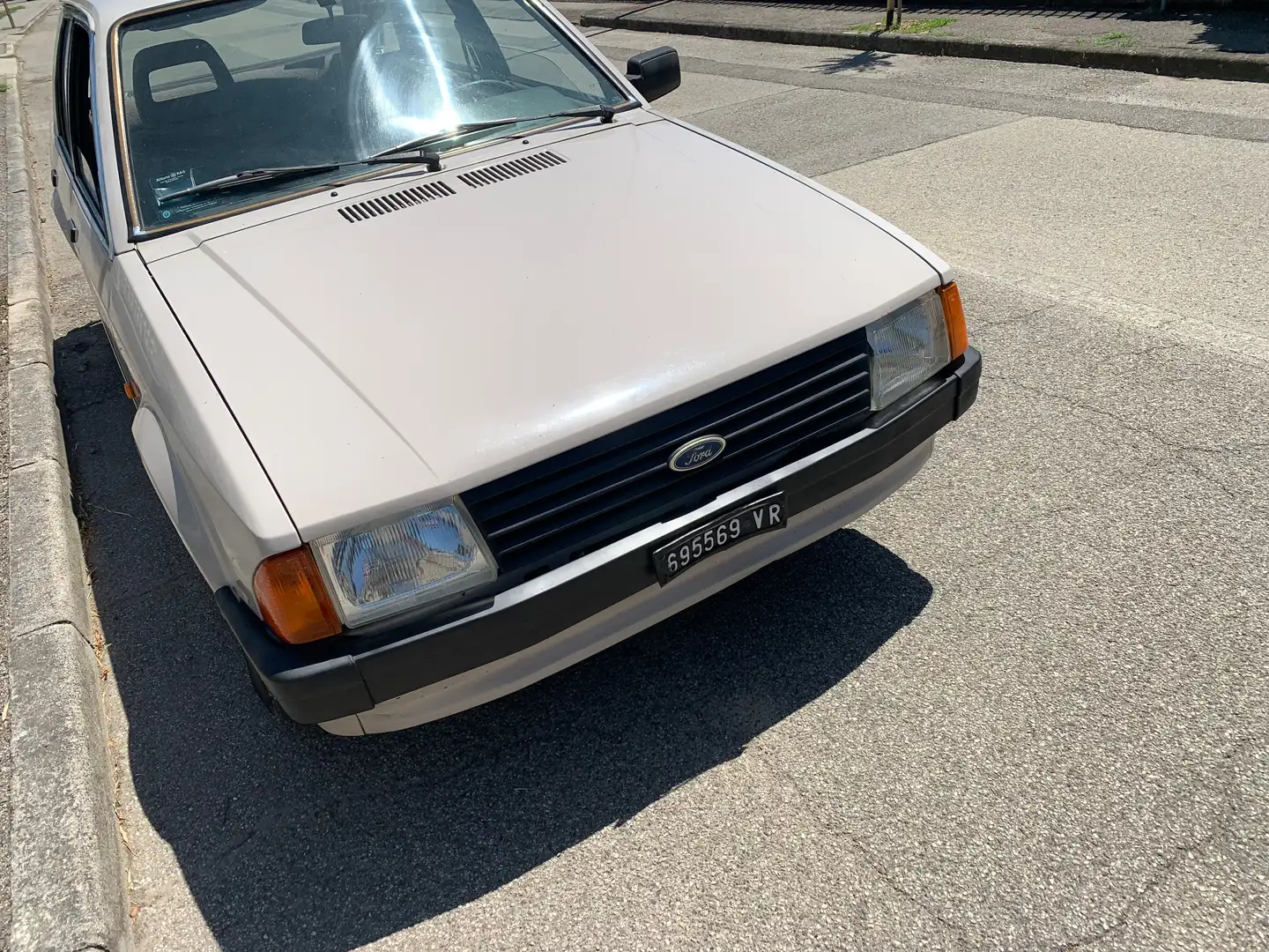 Ford Escort epoca Beige - 2