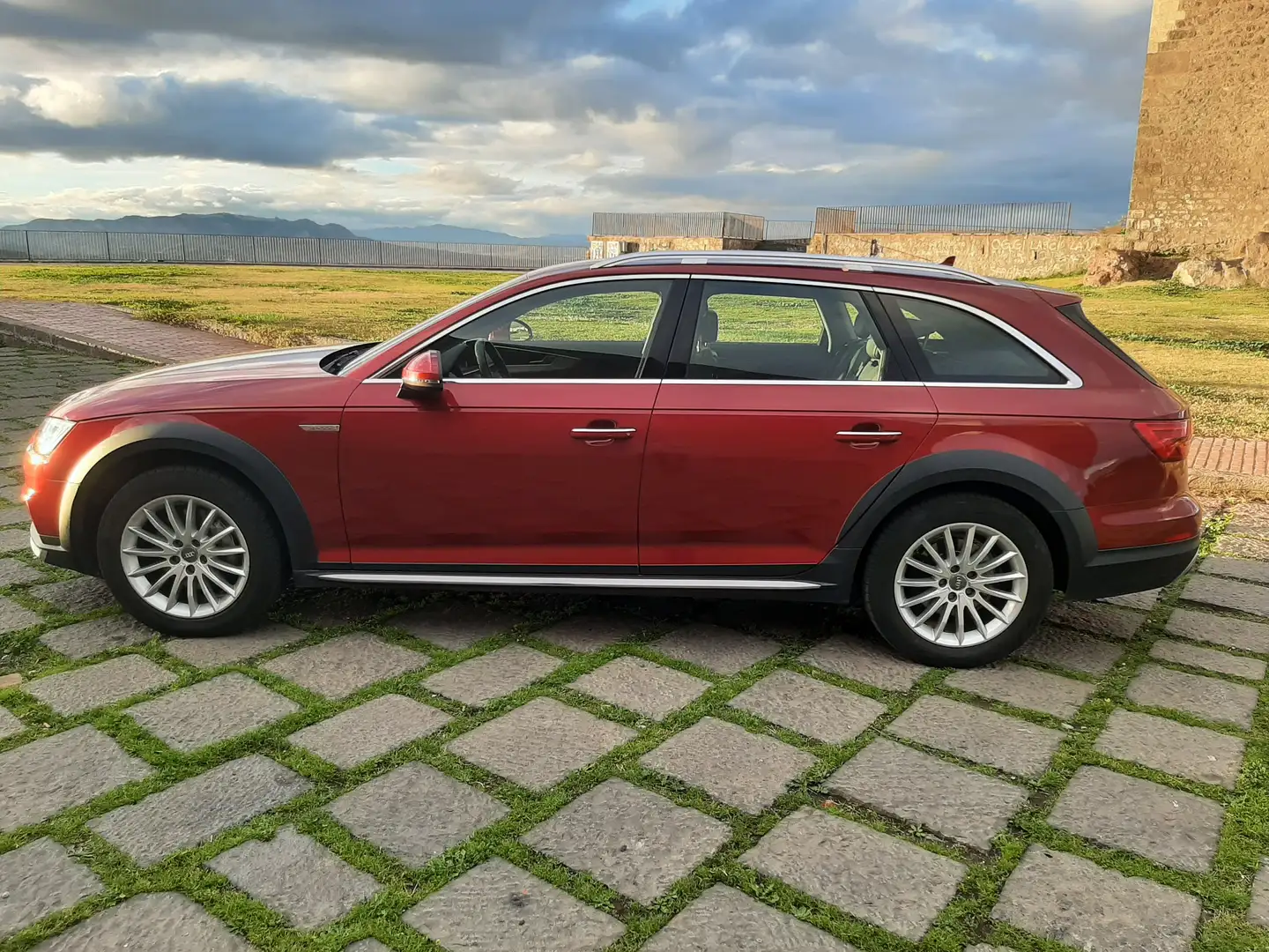 Audi A4 allroad 20Tdi Business Evolution 190cvS-tronic UNICA IN EU Rojo - 2