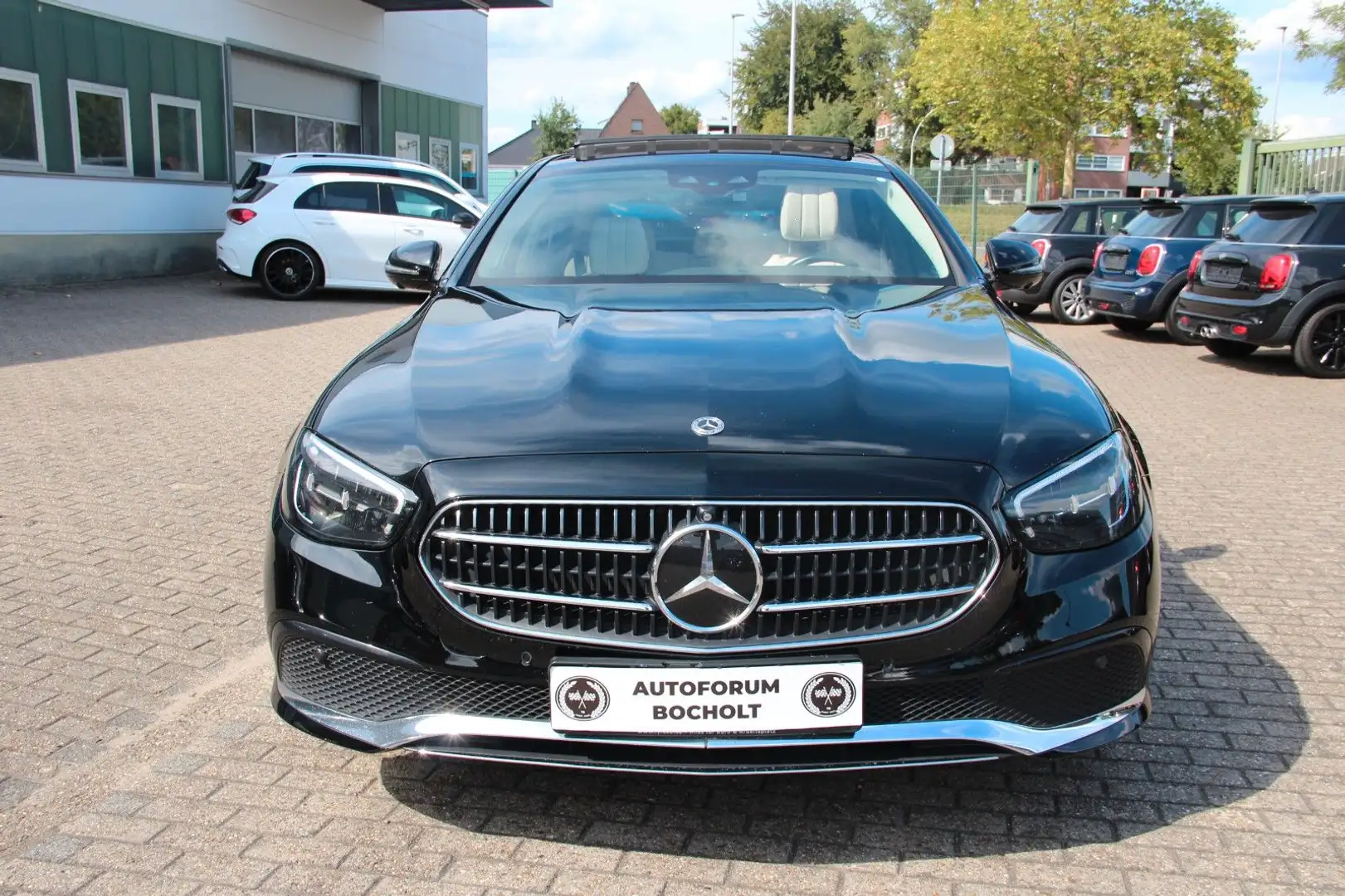 Mercedes-Benz E 220 d Lim. MBUX, Pano, 360, LED, Wide, Burmest Schwarz - 1