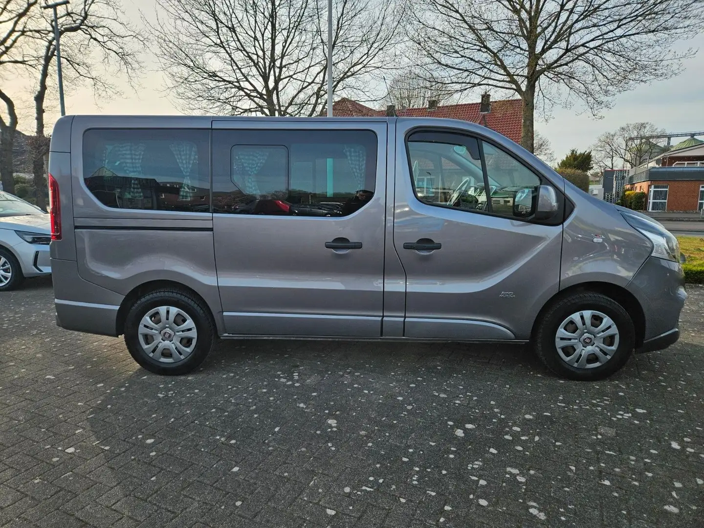 Fiat Talento Kombi L1H1 1,2t Family NAV TEMP KAM DAB Grau - 2