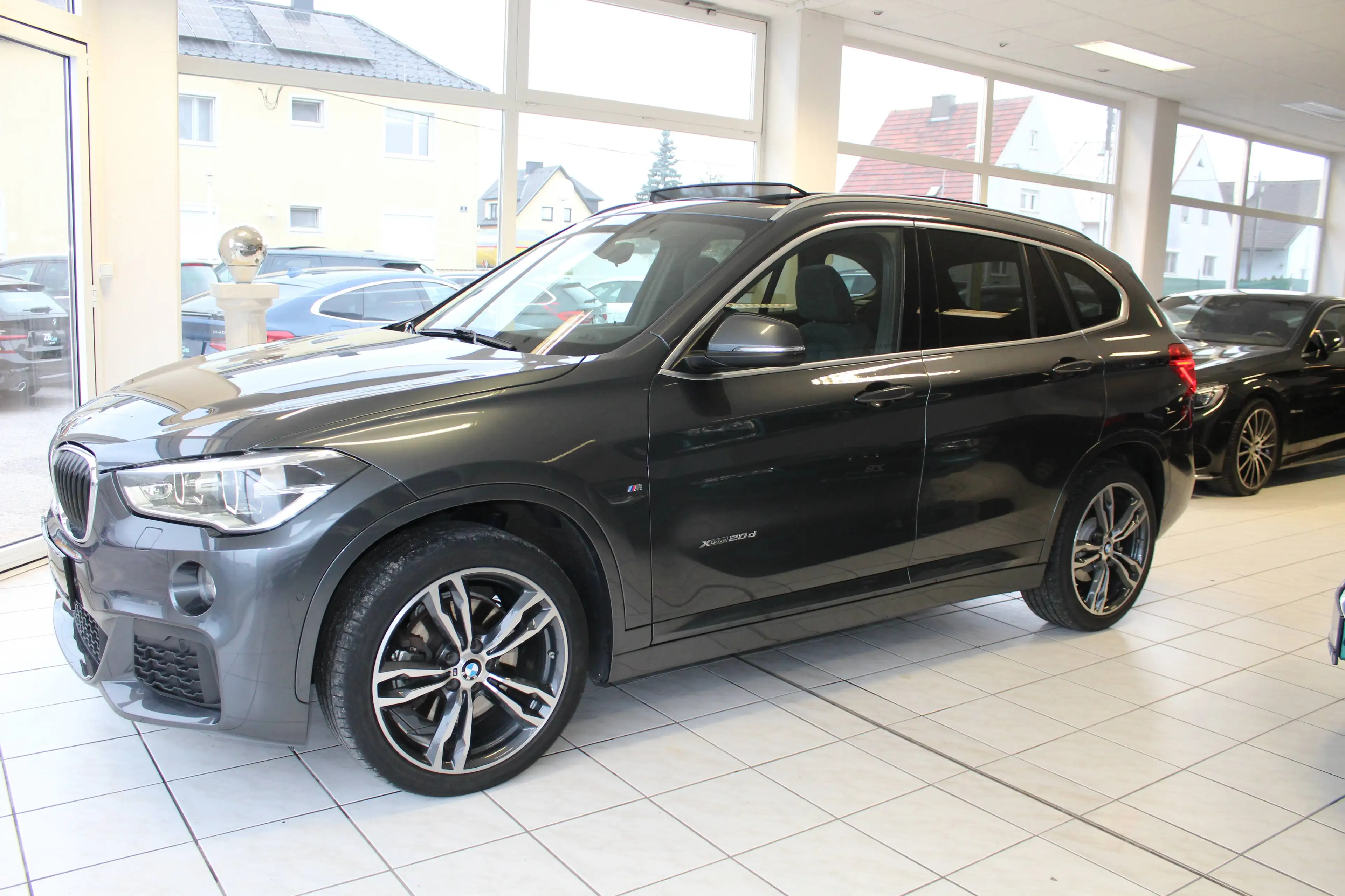 BMW X1 xDrive 20 d M Sport // PANO // NAVI // Kamera — photo 9