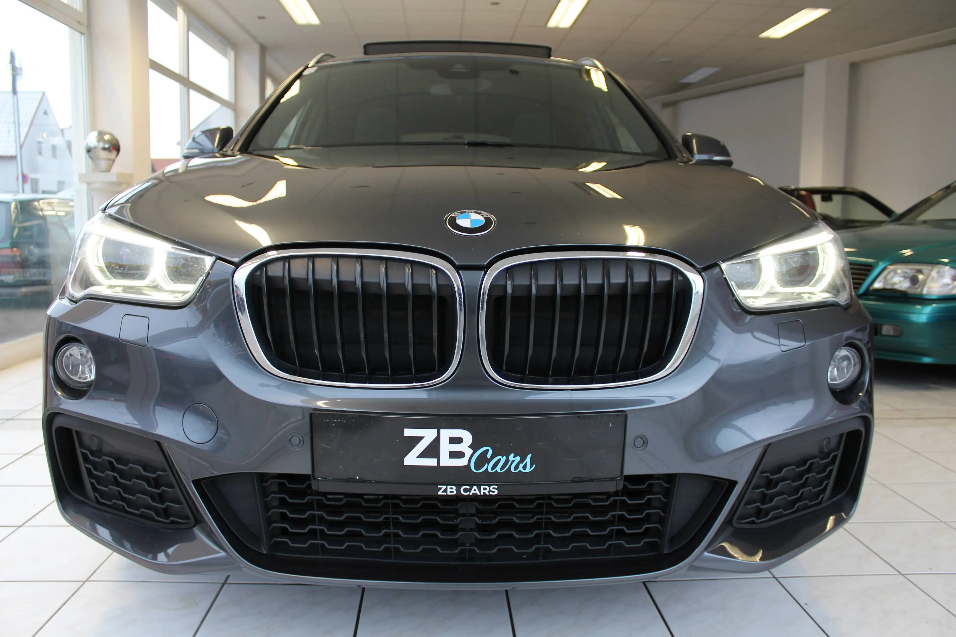 BMW X1 xDrive 20 d M Sport // PANO // NAVI // Kamera — photo 4