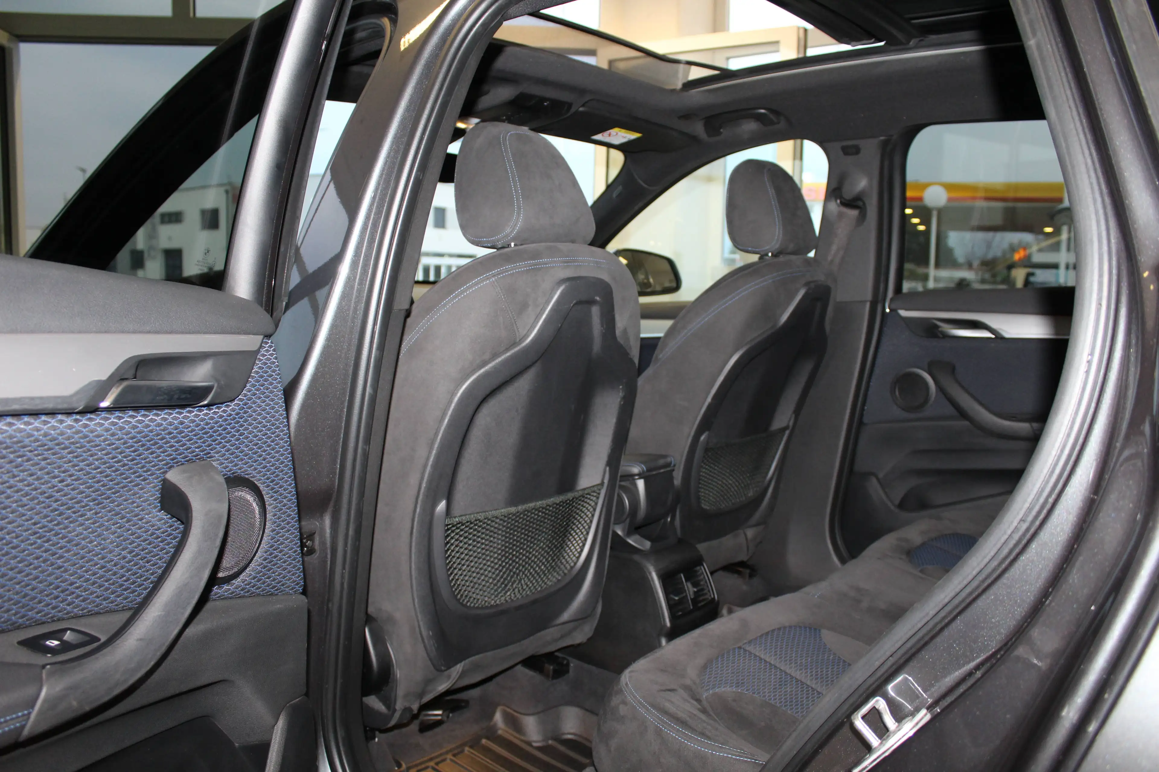 BMW X1 xDrive 20 d M Sport // PANO // NAVI // Kamera — photo 15
