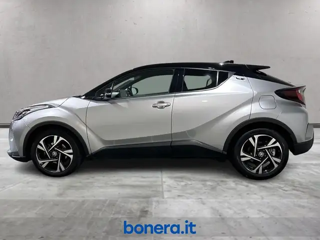Toyota C-HR view 3