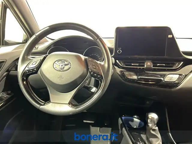 Toyota C-HR view 8