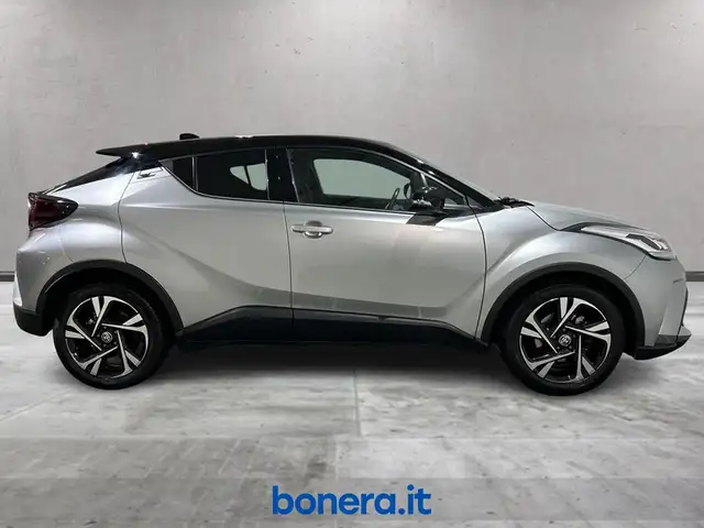 Toyota C-HR view 4