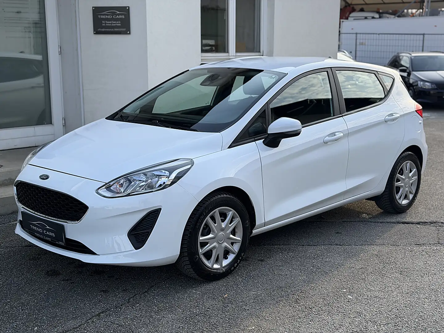 Ford Fiesta Trend 1,1 Start/Stop | 67.000 km | Klima | Temp... Weiß - 1