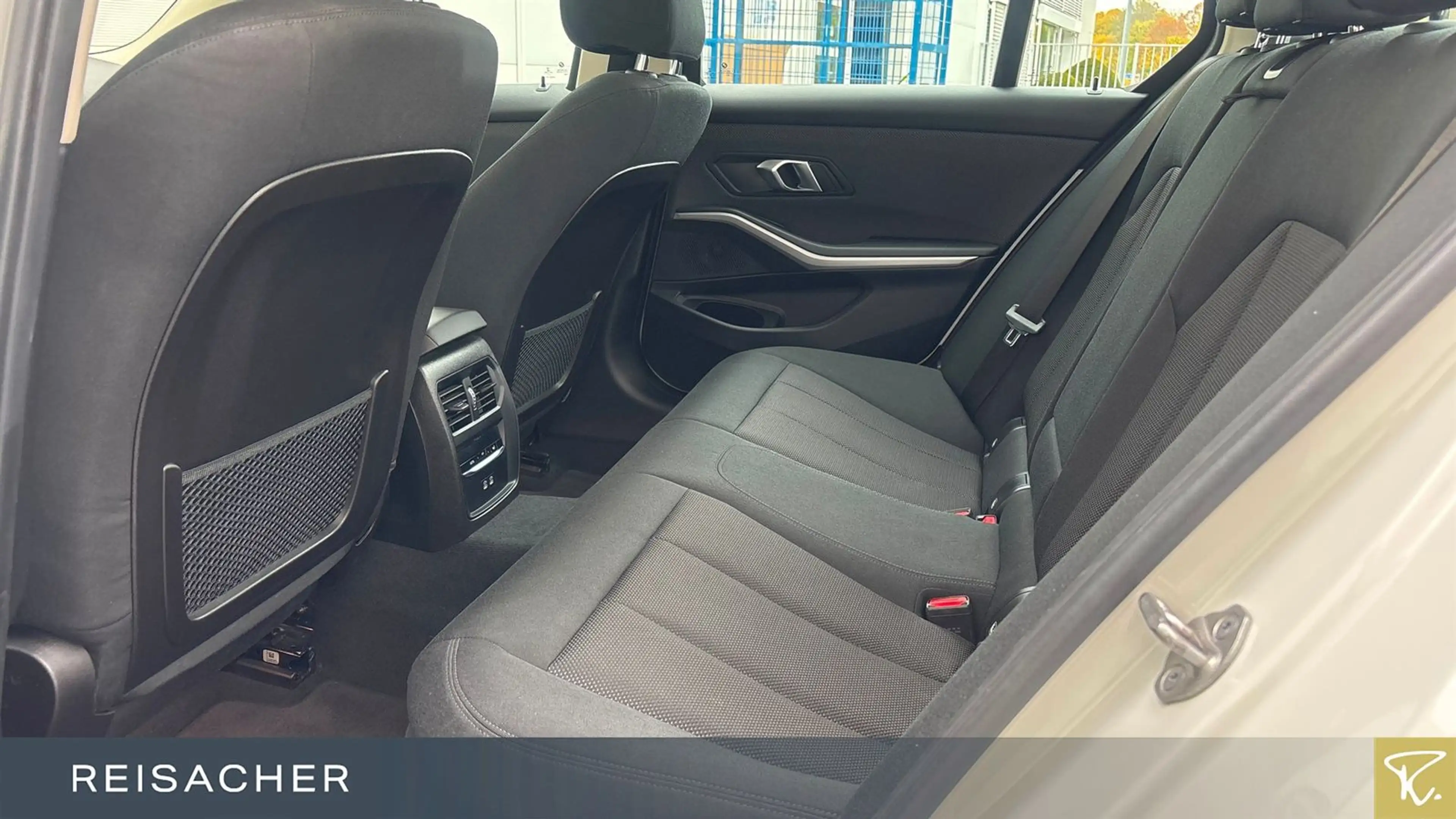 BMW 318 d A Lim LCPro.HuD,RFK,Keyless,DAB — photo 8