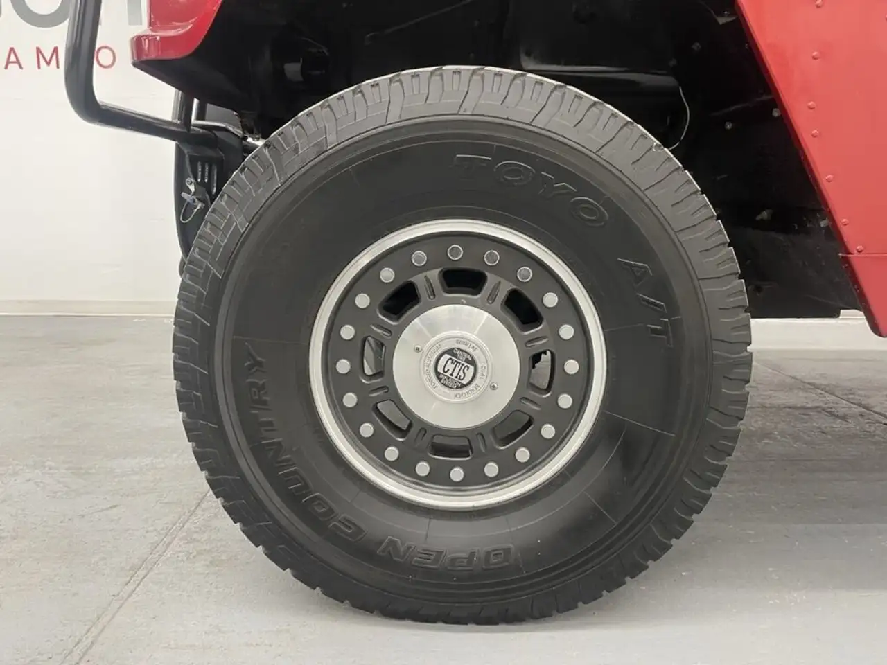 HUMMER H1 снимка HUMMER H1