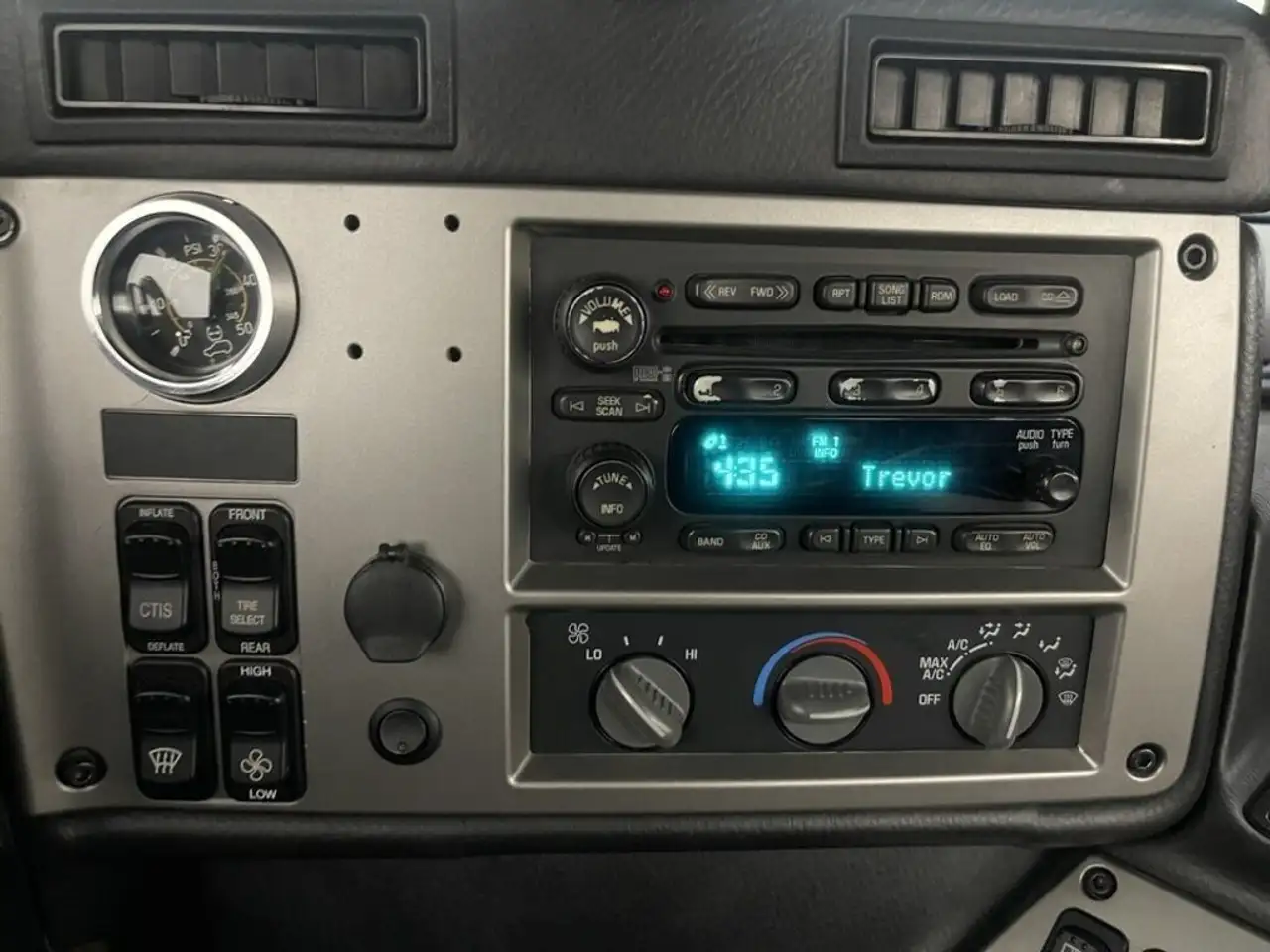 HUMMER H1 снимка HUMMER H1