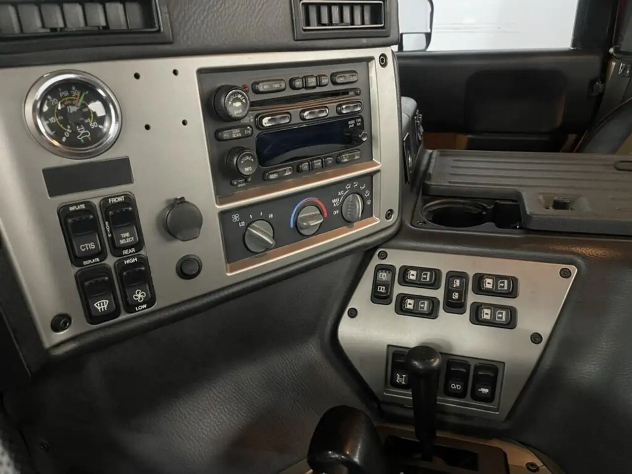 HUMMER H1 снимка HUMMER H1