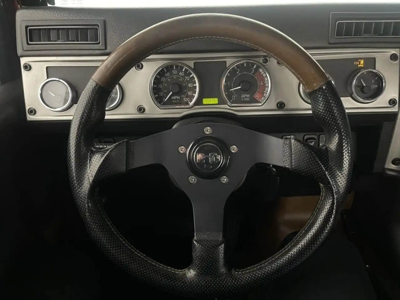 HUMMER H1 снимка HUMMER H1