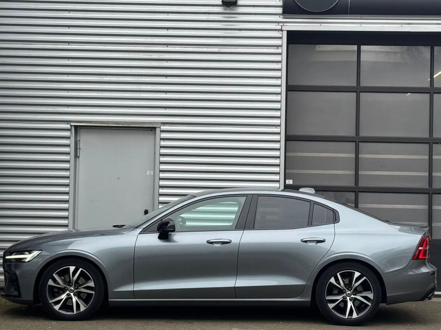 Volvo S60 2.0 B4 R-Design|Camera|Harman&Kardon|Memory|Vollee Grijs - 2