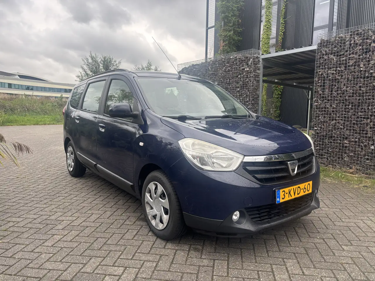 Dacia Lodgy 1.2 TCe Lauréate 7p. — photo 1 of 12