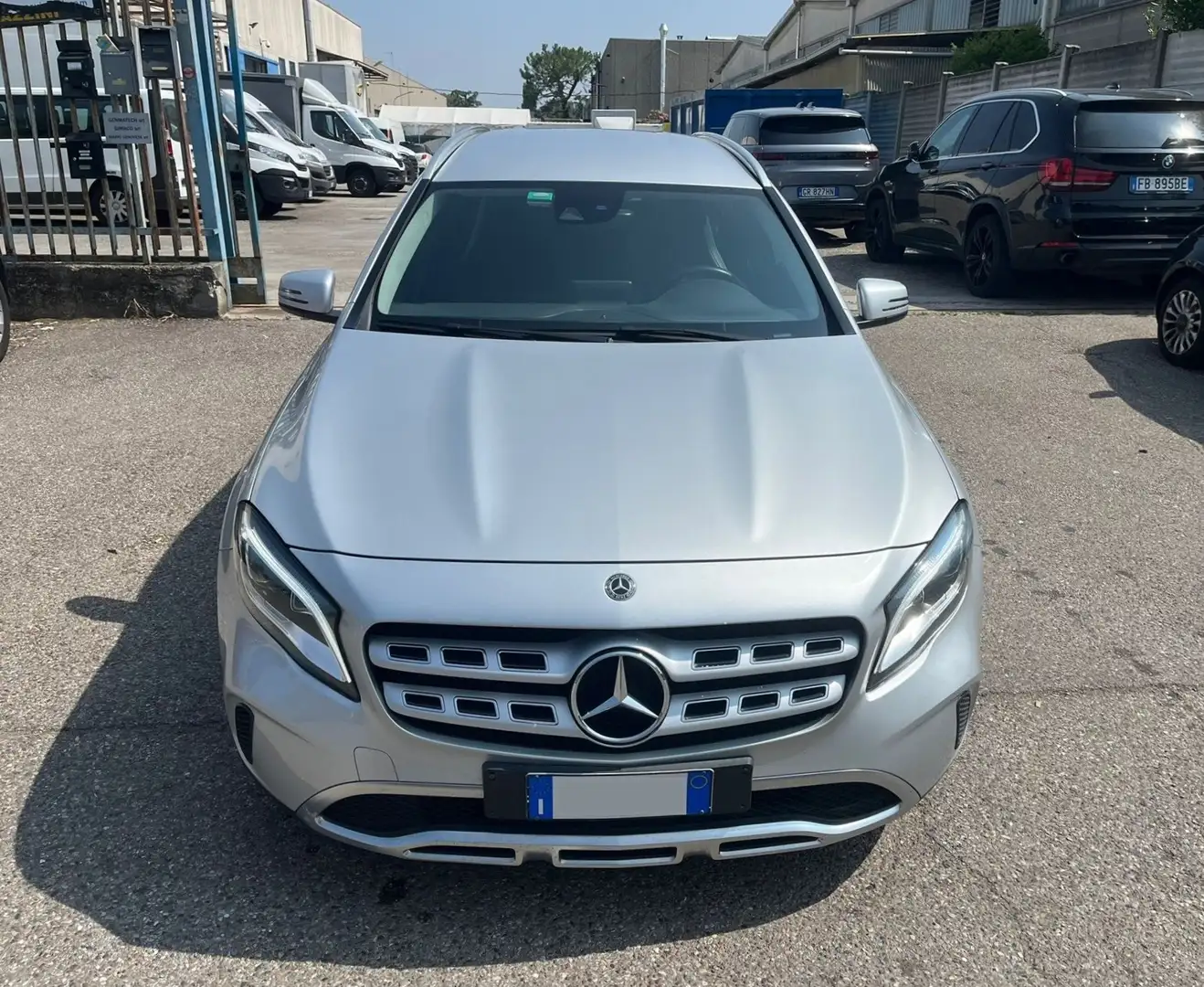 Mercedes-Benz GLA 180 Sport *AUTOMATICO-UNIPROPRIETARIO* Argento - 2