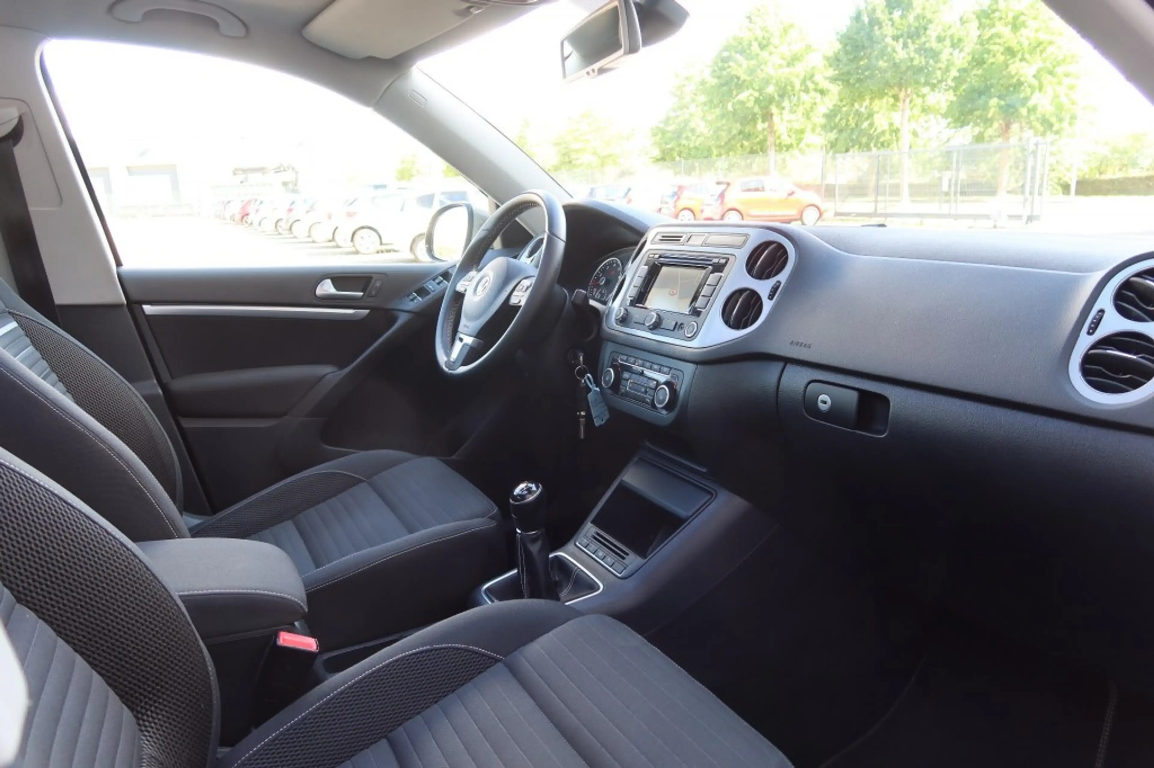 Volkswagen Tiguan 1.4 TSI 122pk Sport & Style Clima, NAVI, Schuif/ka — photo 8