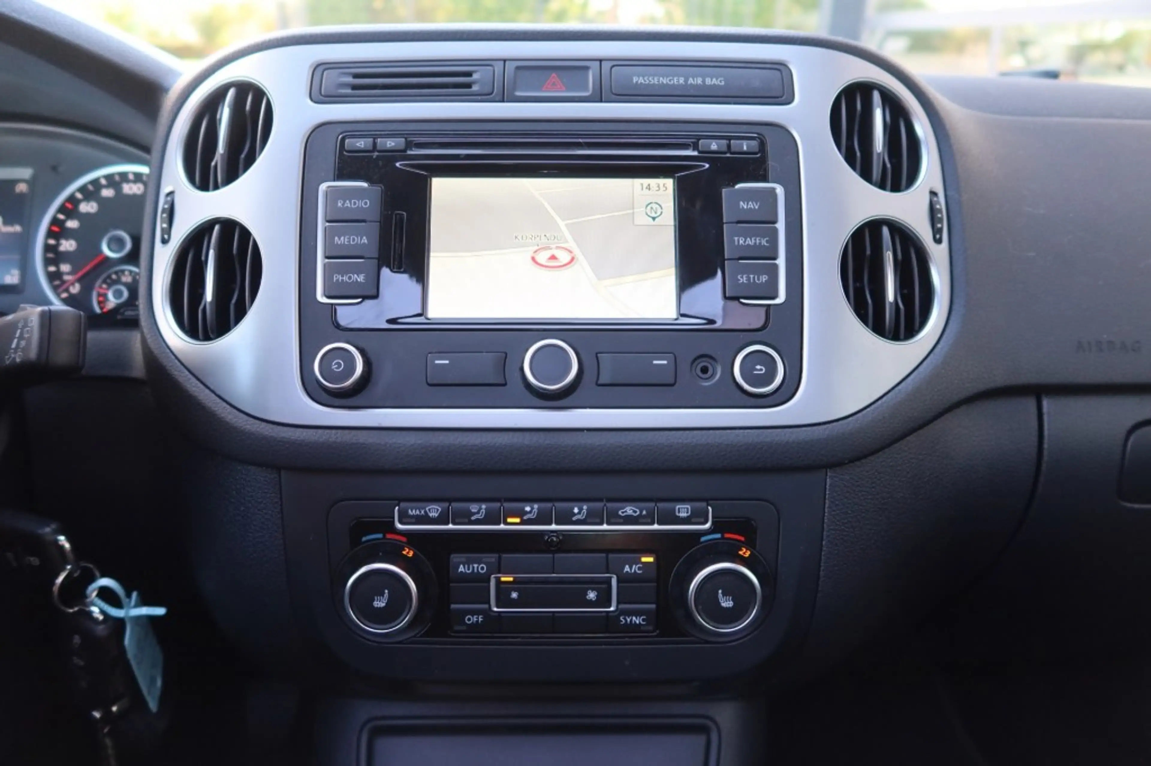 Volkswagen Tiguan 1.4 TSI 122pk Sport & Style Clima, NAVI, Schuif/ka — photo 9