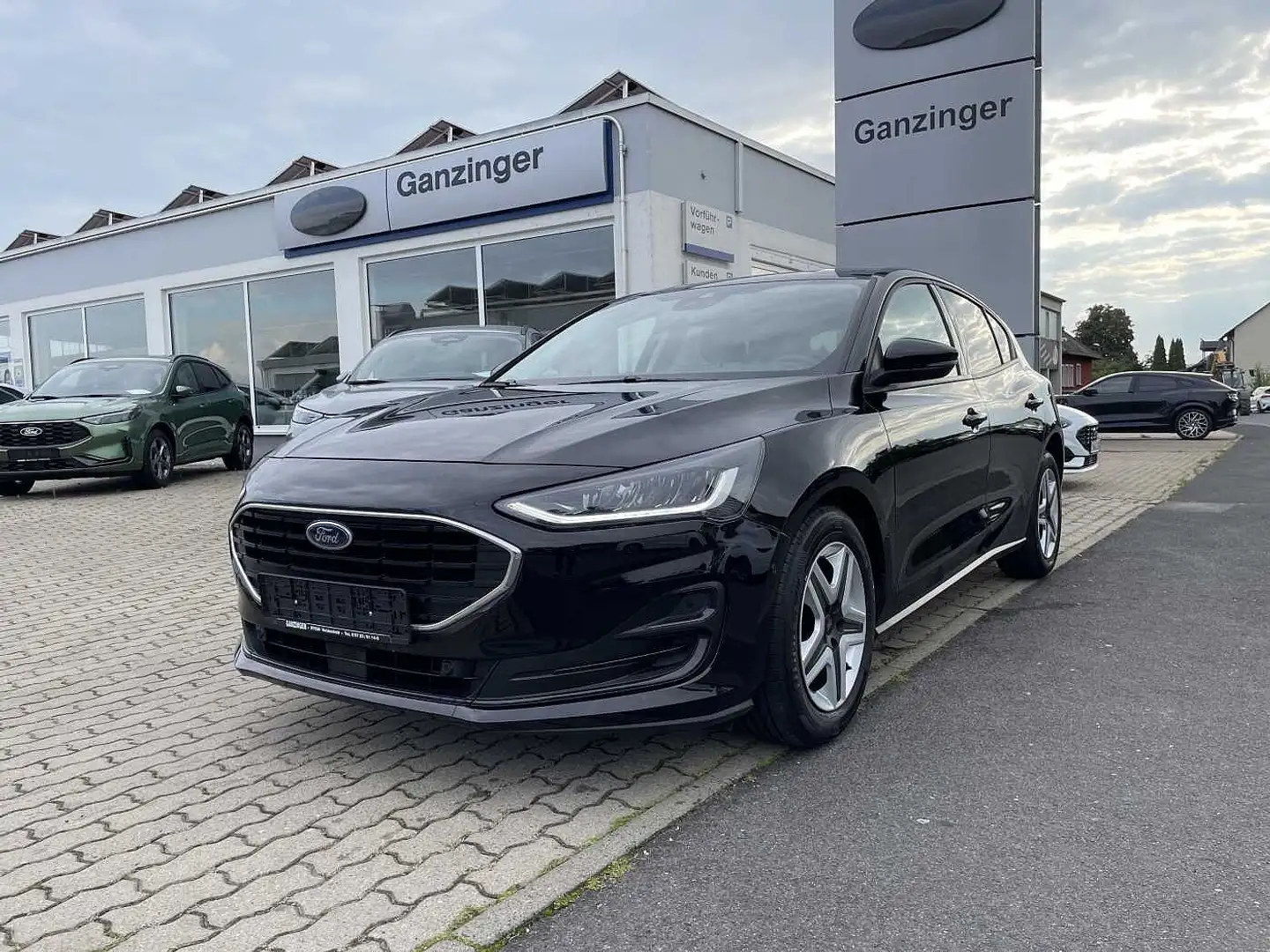 Ford Focus Cool & Connect, LED+NAVI+DAB+PDC+KAMERA+KEY-FREE+W Noir - 1
