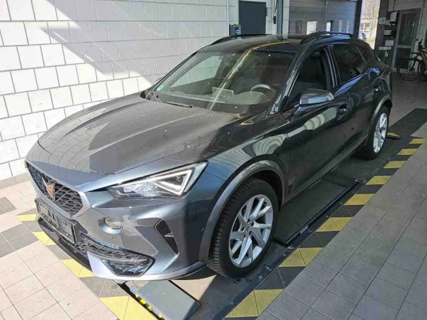 CUPRA Formentor 1.5 TSI DSG BEATS LED NAV PDC SHZ APP Šedá - 1