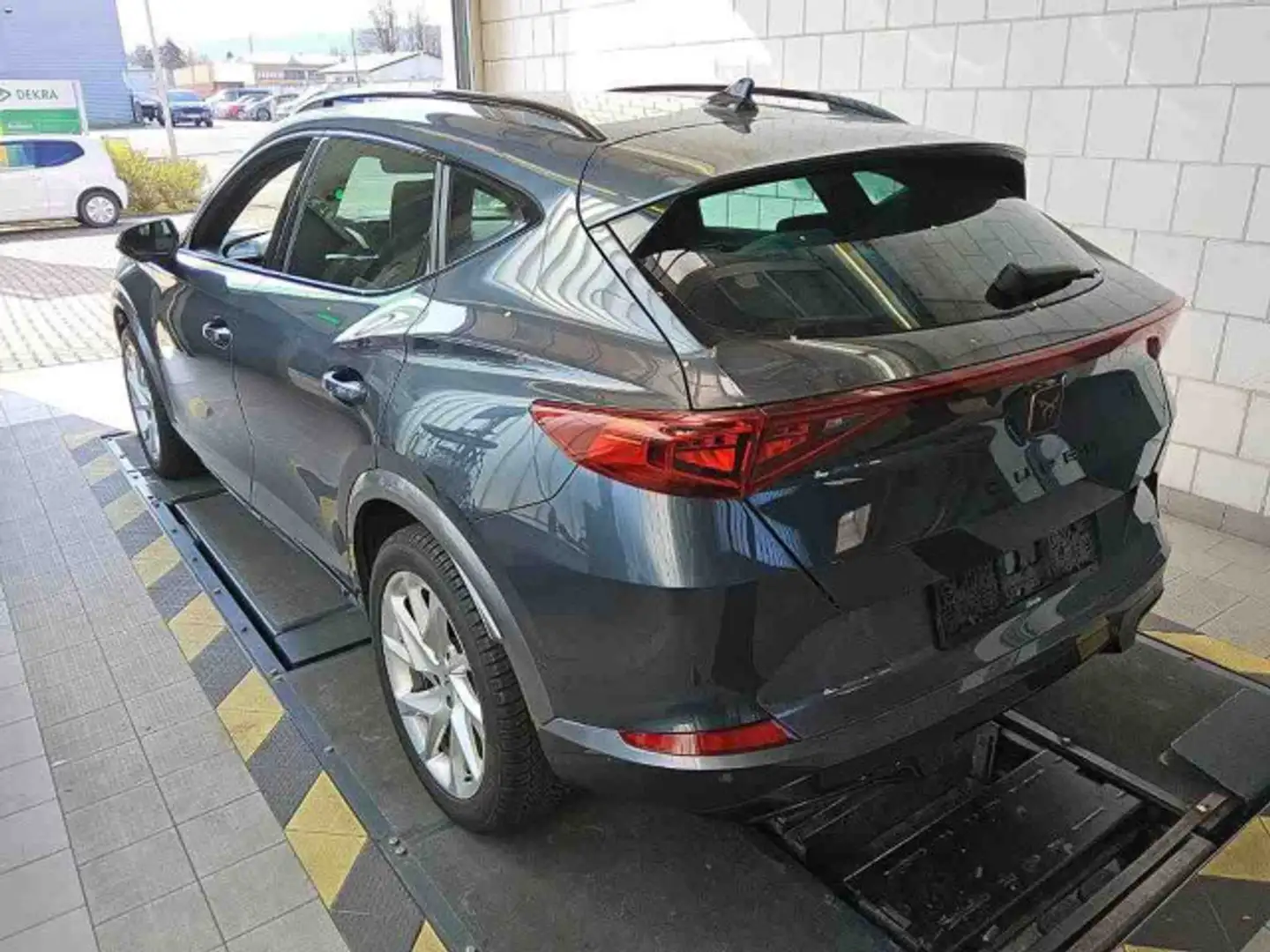 CUPRA Formentor 1.5 TSI DSG BEATS LED NAV PDC SHZ APP Šedá - 2