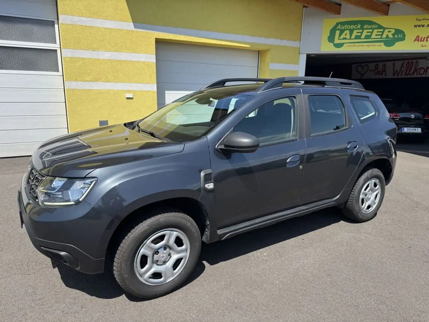 Dacia Duster Comfort 2WD - nur 32000km TOP! Grau - 1