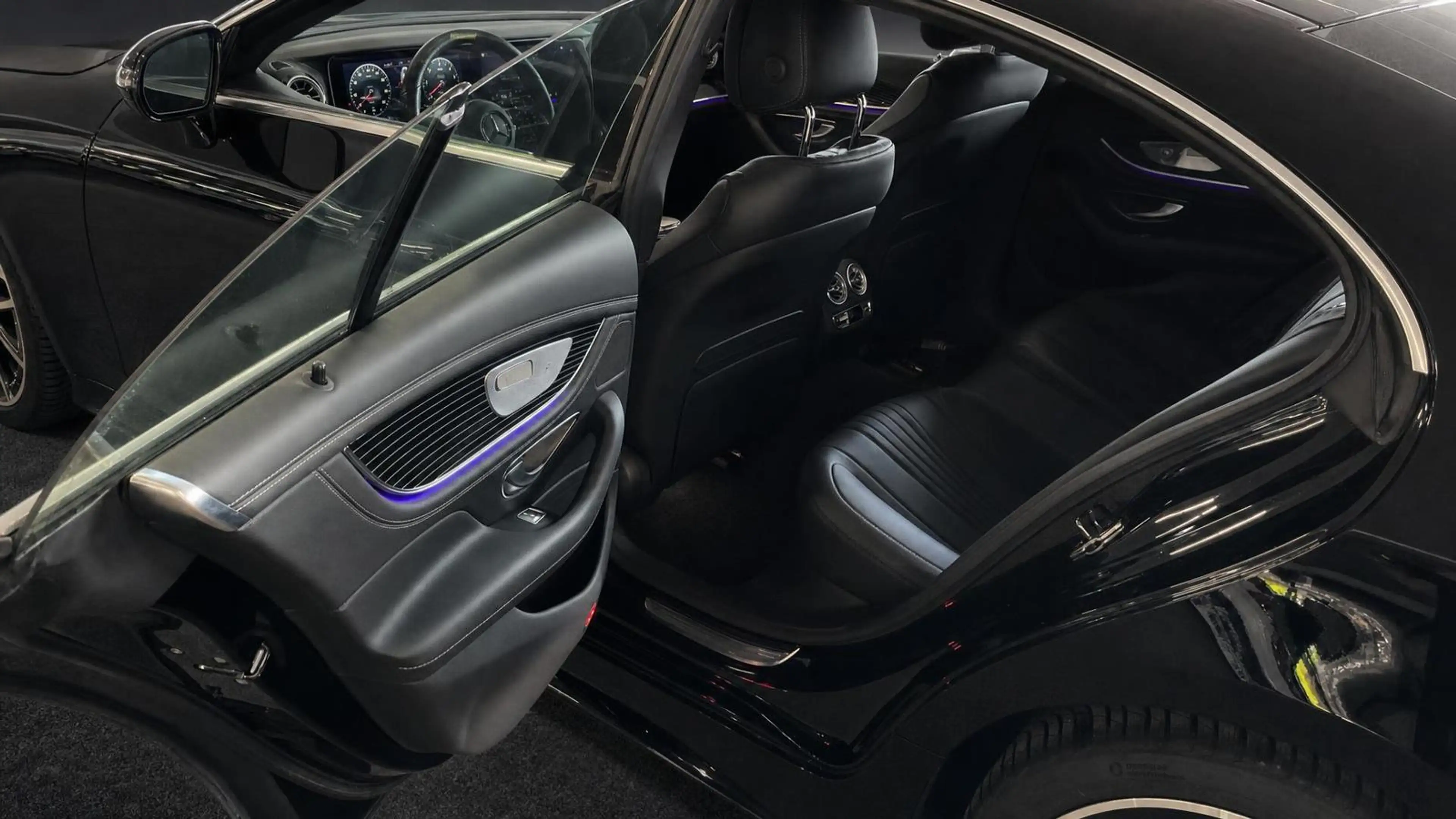 Mercedes-Benz CLS 400 d 4MATIC*3x AMG*LUFT*PANO*DISTR*DESIGNO — photo 7