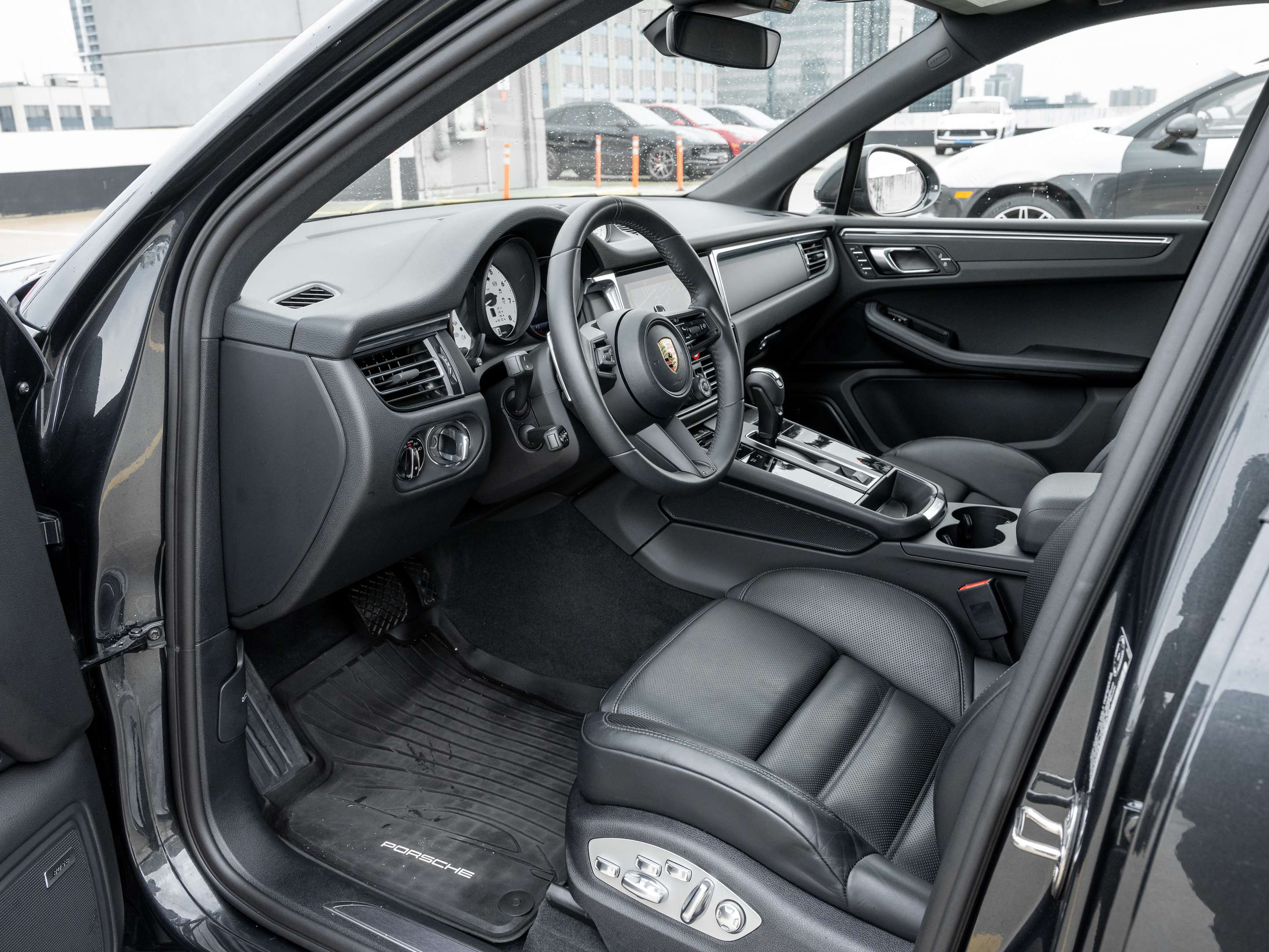 2025 Porsche Macan AWD | Winter Tire Package Included alt 4