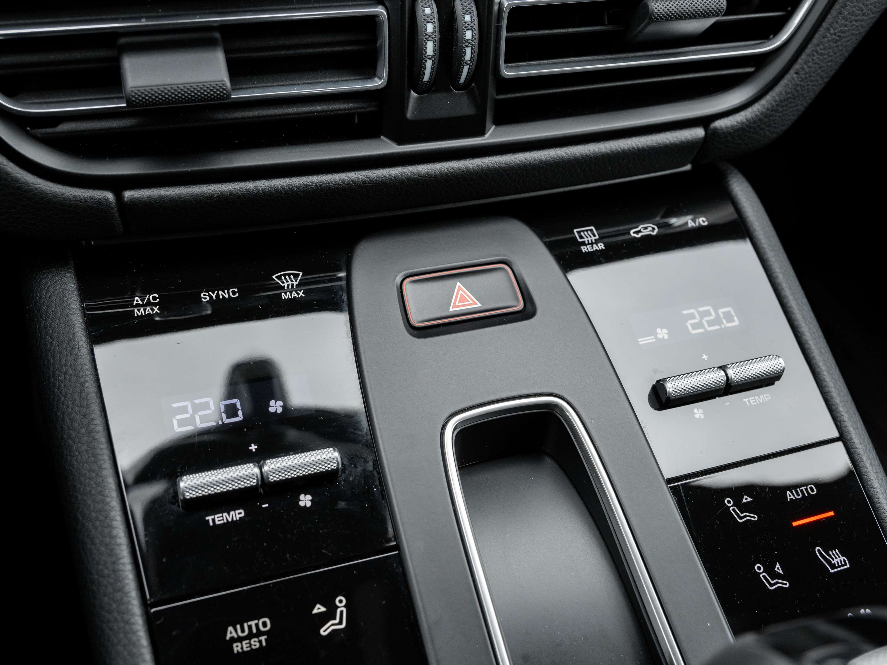 2025 Porsche Macan AWD | Winter Tire Package Included thumb 26