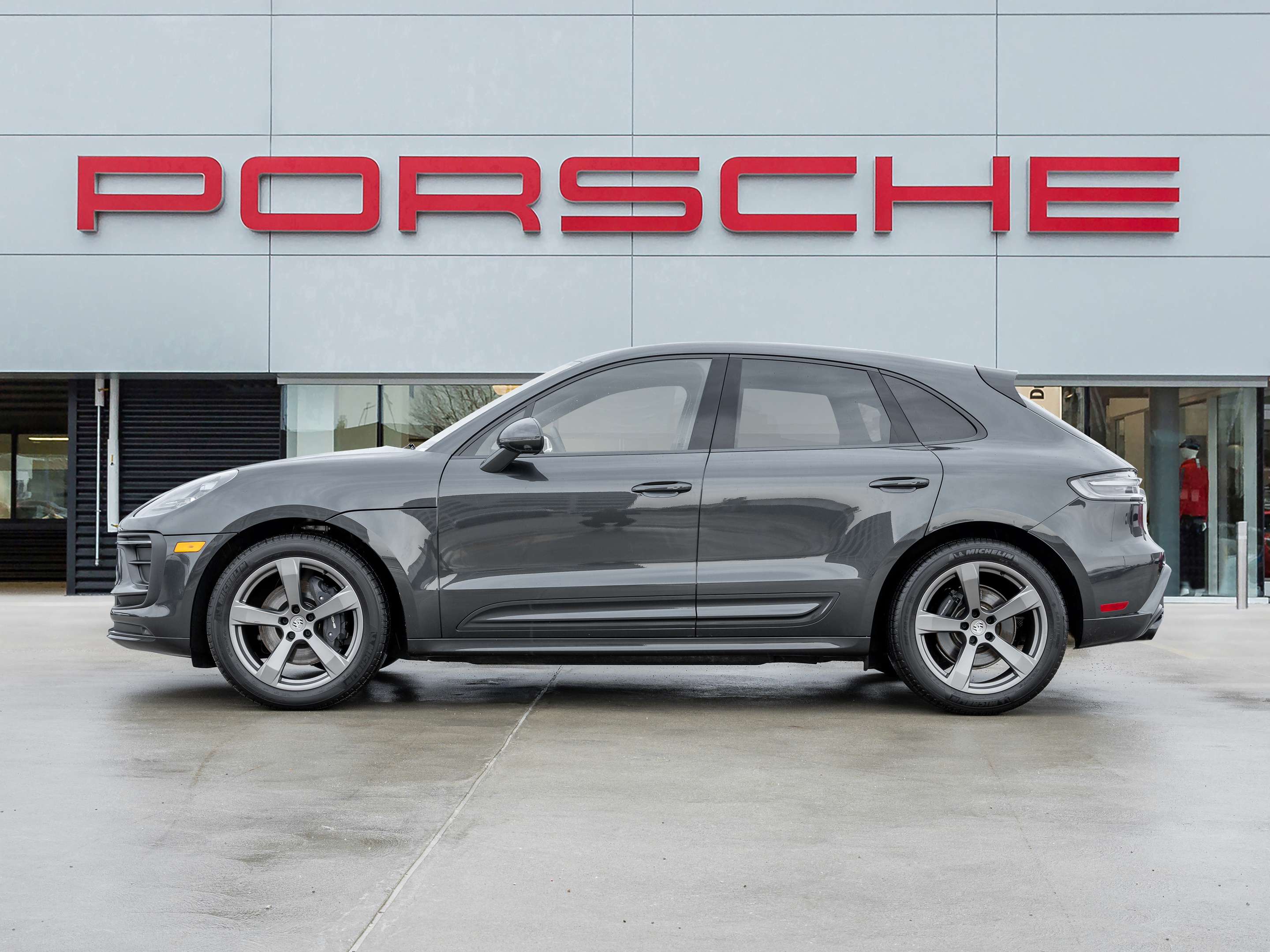 2025 Porsche Macan AWD | Winter Tire Package Included alt 2
