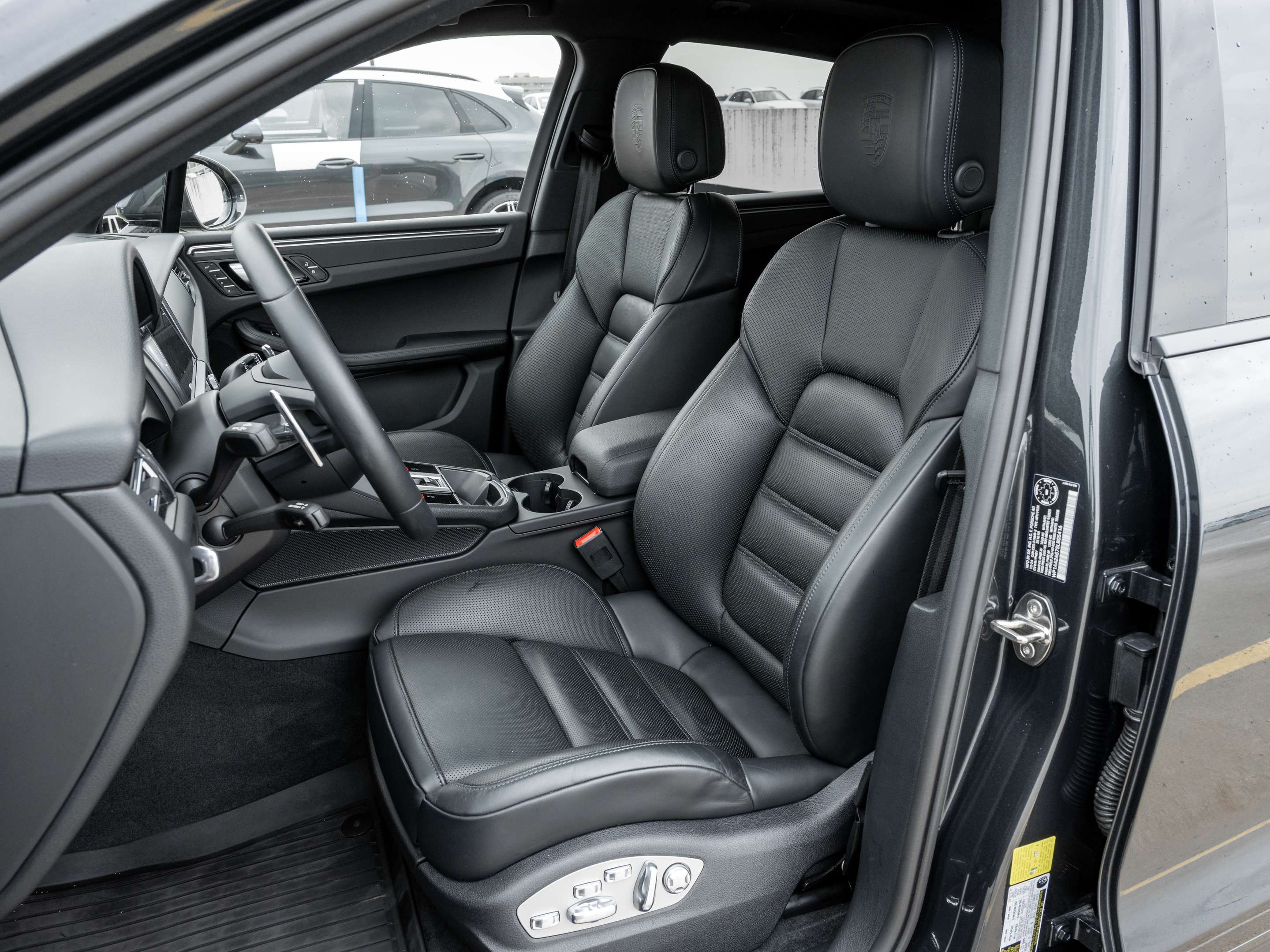 2025 Porsche Macan AWD | Winter Tire Package Included thumb 12
