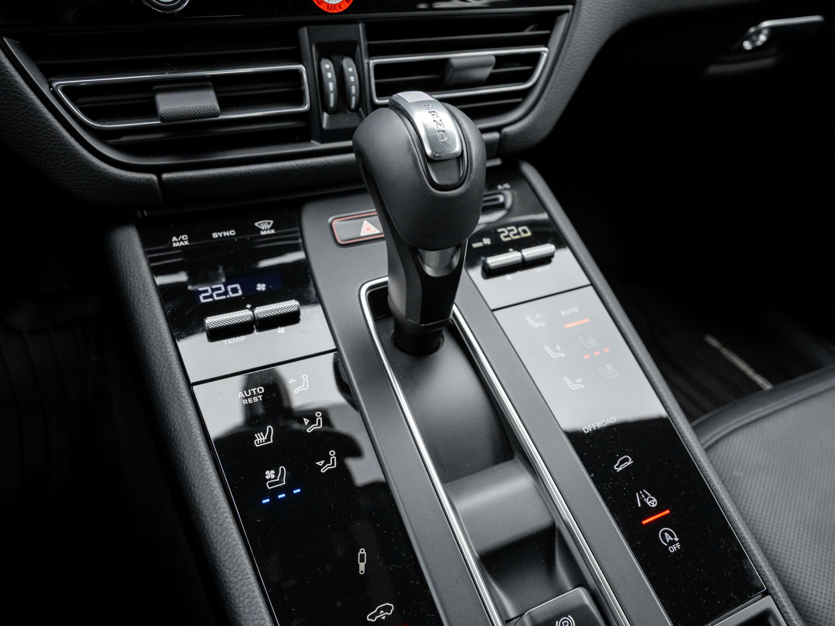 2025 Porsche Macan AWD | Winter Tire Package Included thumb 23