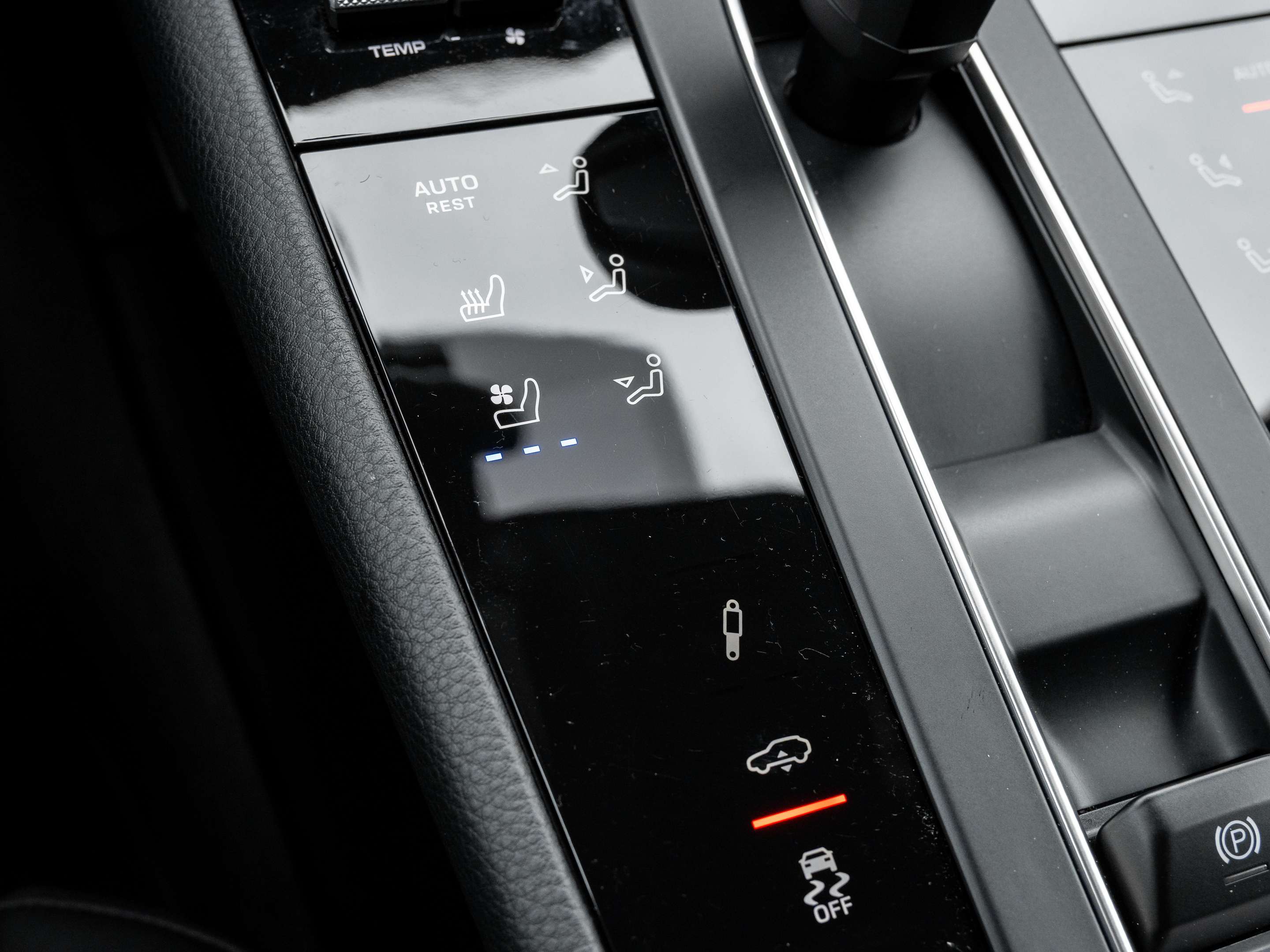 2025 Porsche Macan AWD | Winter Tire Package Included thumb 24