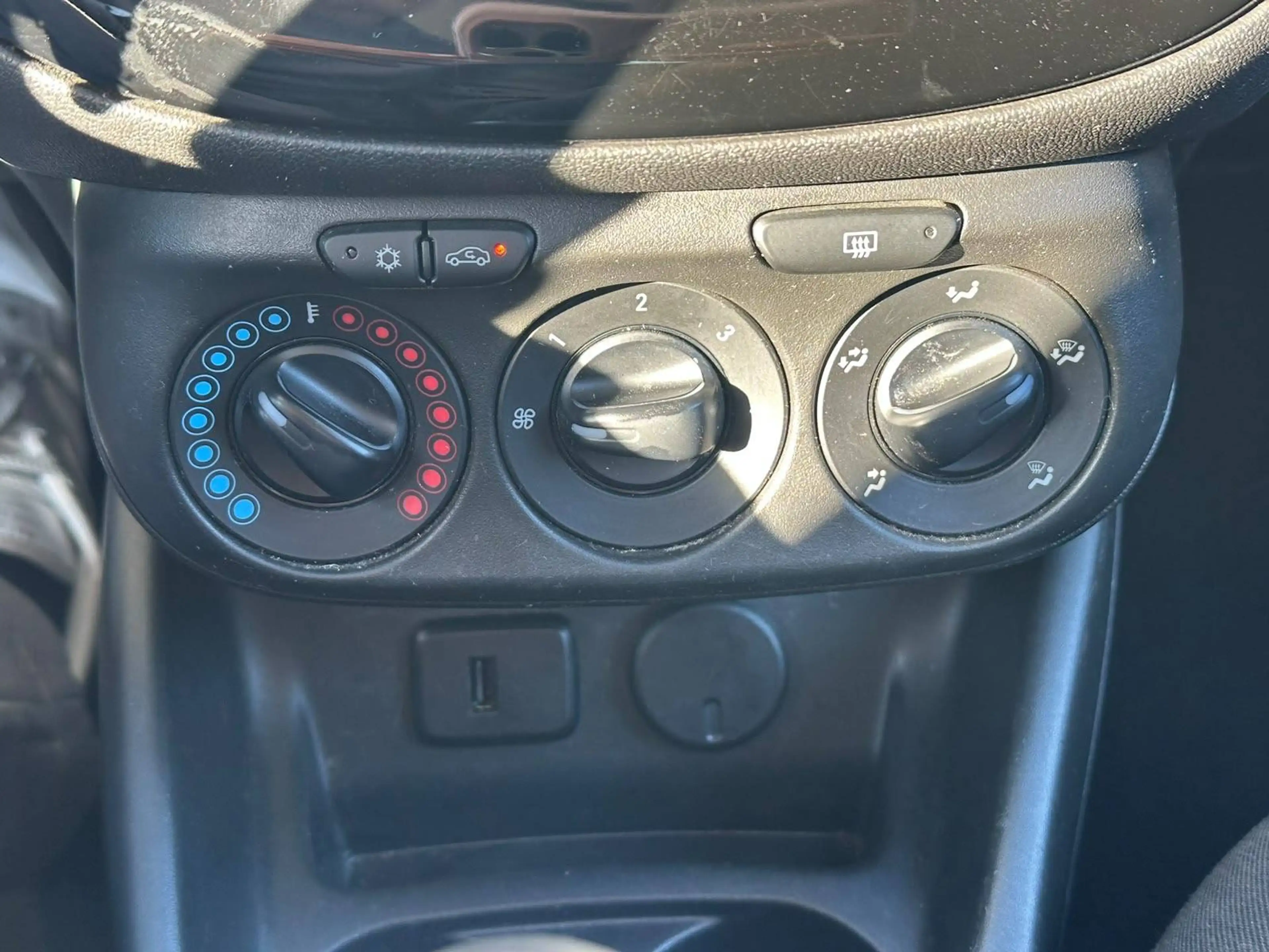 Opel Corsa Cruise controle/airco/navigatie — photo 14